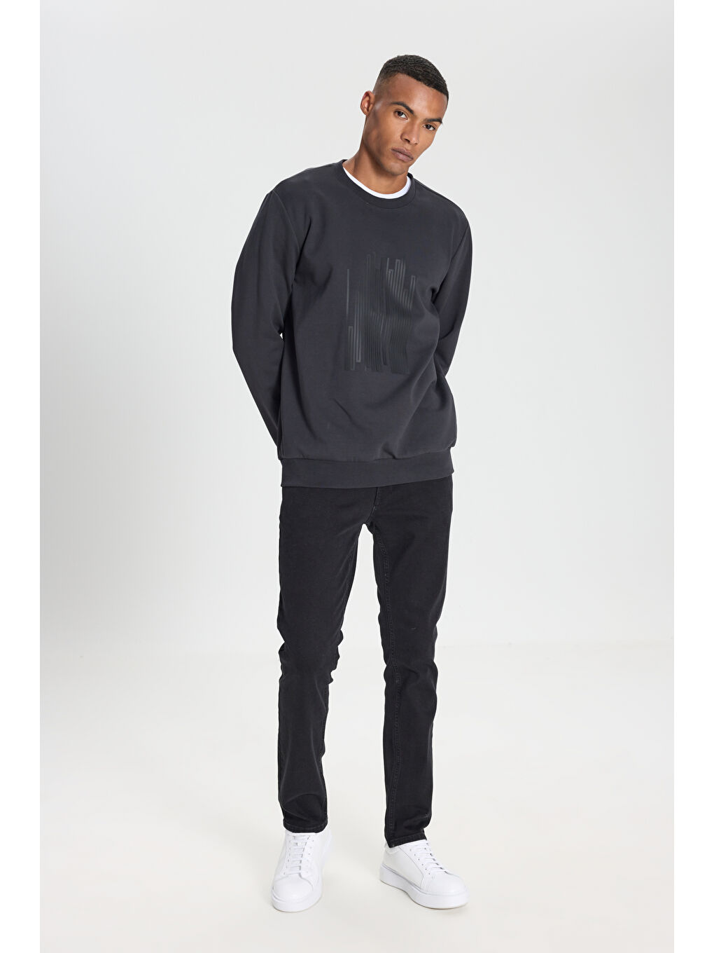 Erkek Siyah Pamuklu Standart Fit Normal Kesim Bisiklet Yaka Baskılı Sweatshirt-3