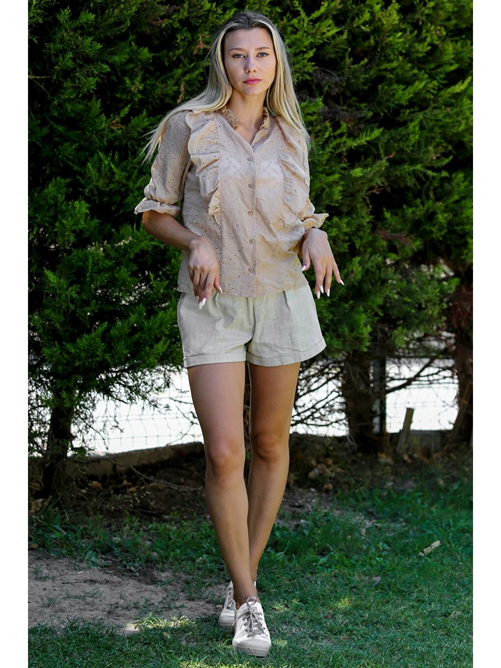 Bej Fırfırlı Yaka Fırfırlı Kol Düğmeli Fistolu Dokuma Casual Bluz-5