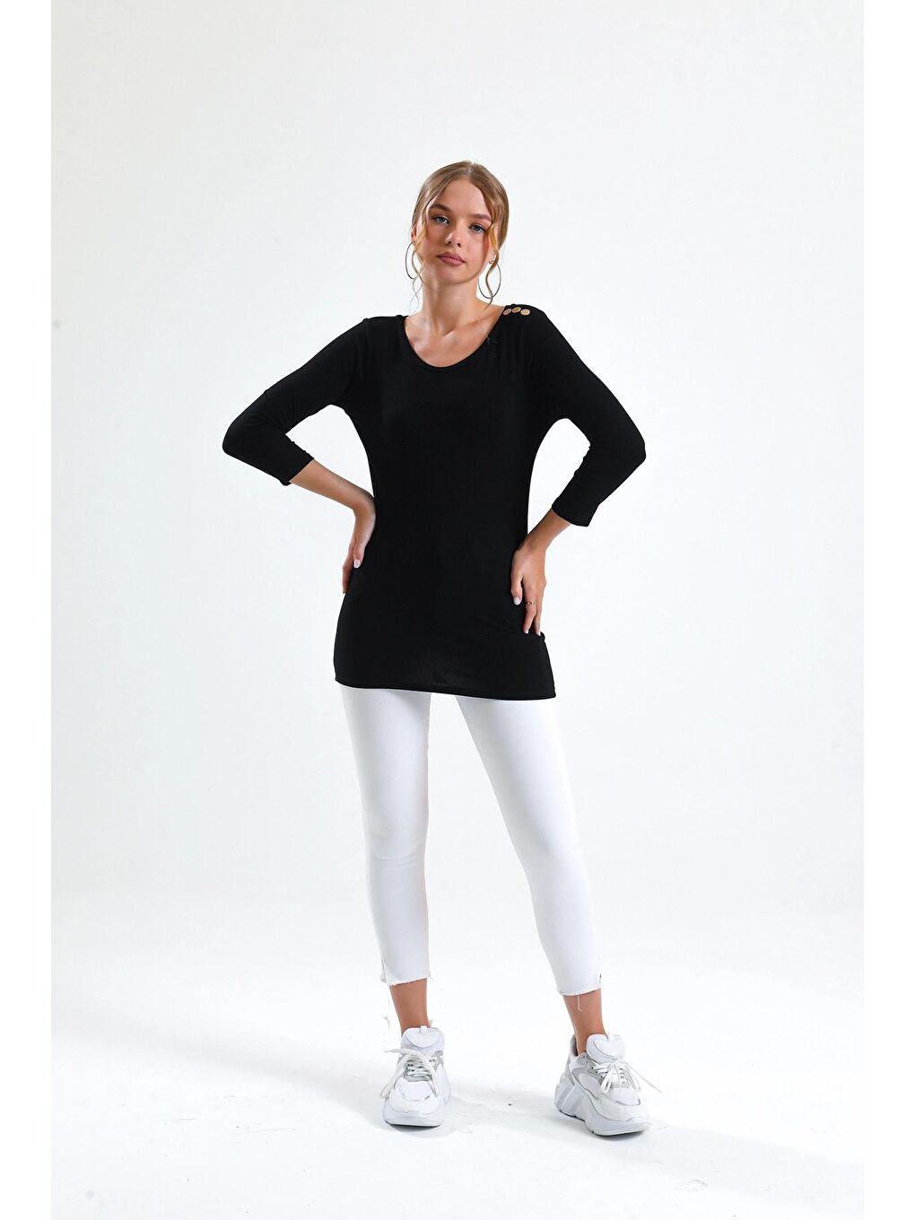 Siyah Tek Omzu Pul Düğme Detaylı Uzun Kollu İnce Bluz İZ02300-1