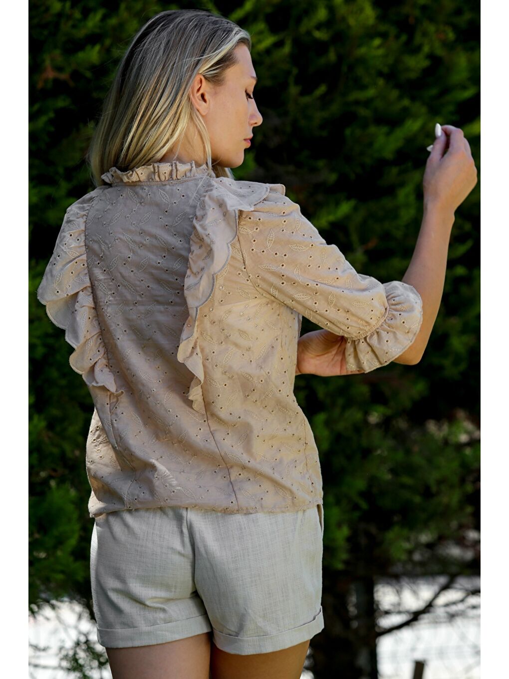 Bej Fırfırlı Yaka Fırfırlı Kol Düğmeli Fistolu Dokuma Casual Bluz-7