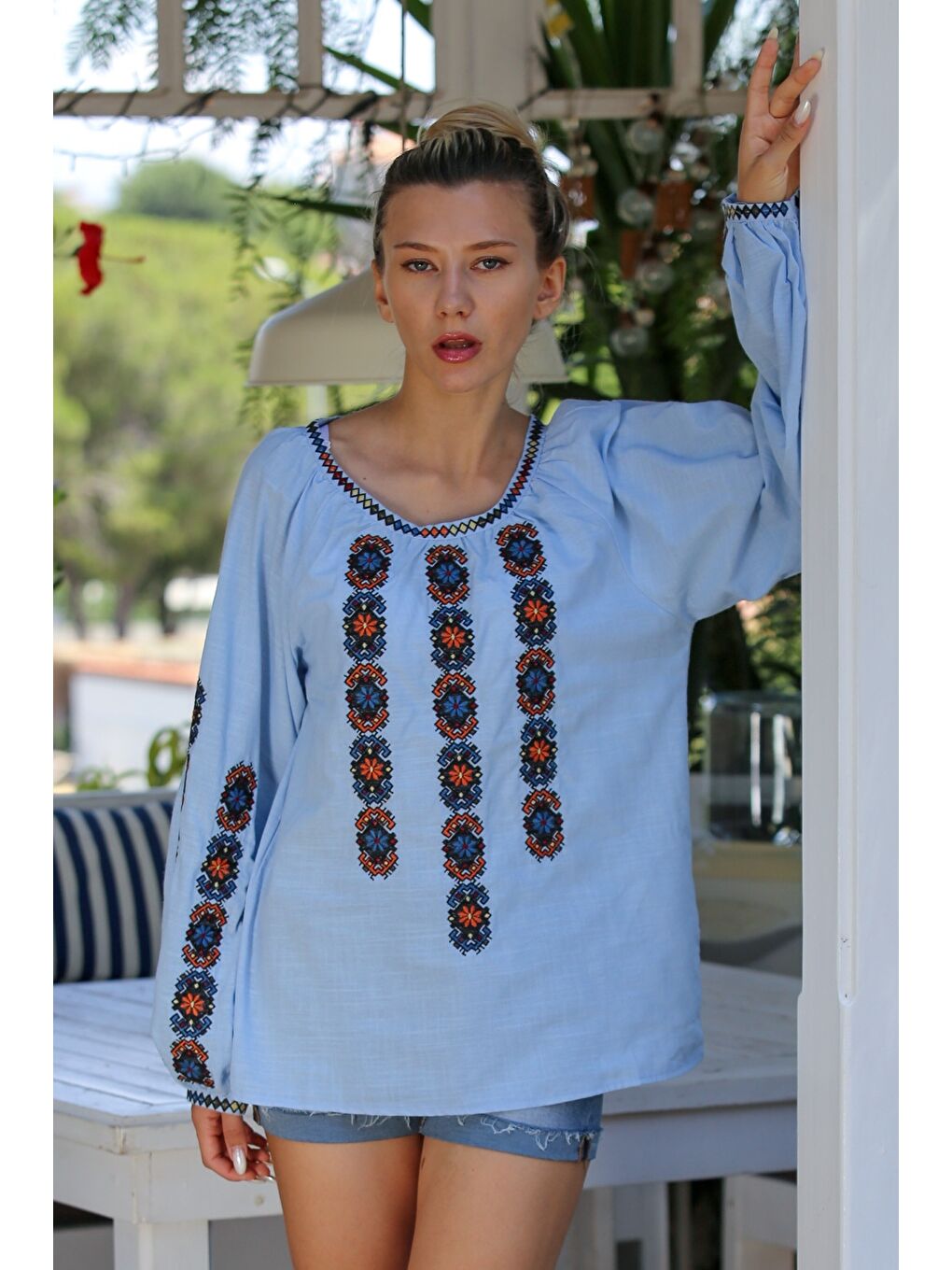 Açık Mavi Havuz Yaka Balon Kol Yaka Ve Kol Ucu Nakışlı Dokuma Casual Bluz-2