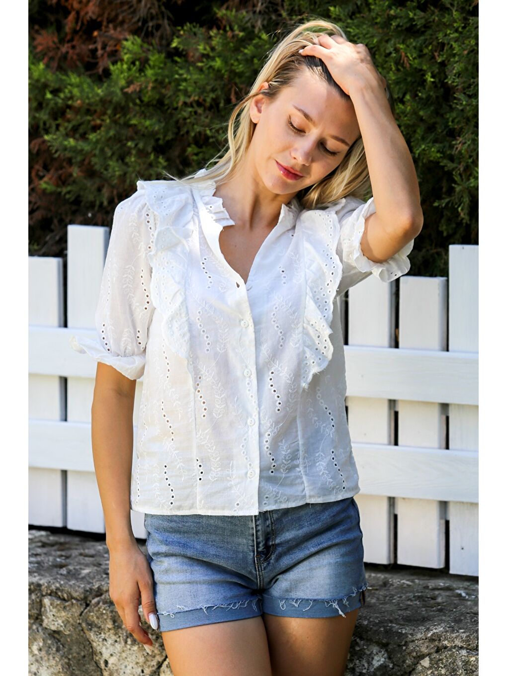 Beyaz Fırfırlı Yaka Fırfırlı Kol Düğmeli Fistolu Dokuma Casual Bluz-4