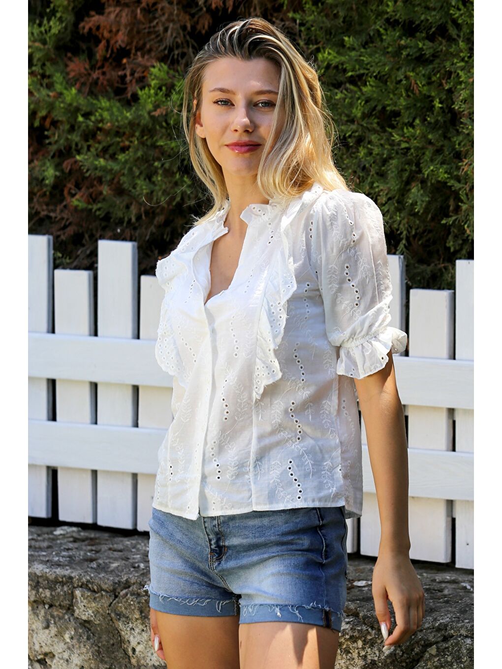 Beyaz Fırfırlı Yaka Fırfırlı Kol Düğmeli Fistolu Dokuma Casual Bluz-6