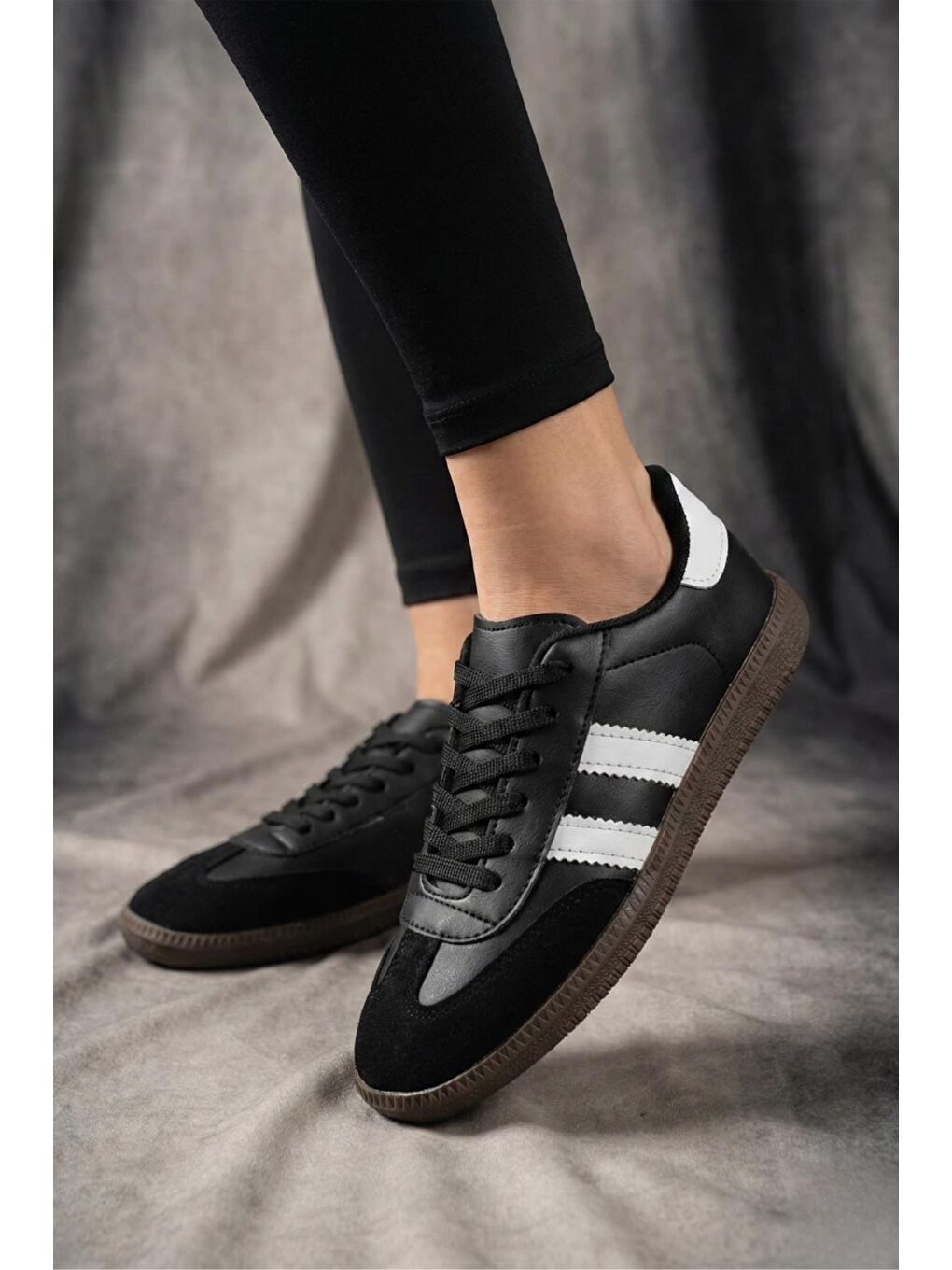 Siyah Sany Retro Hafif Rahat Taban Bağcıklı Kadın Sneaker-1