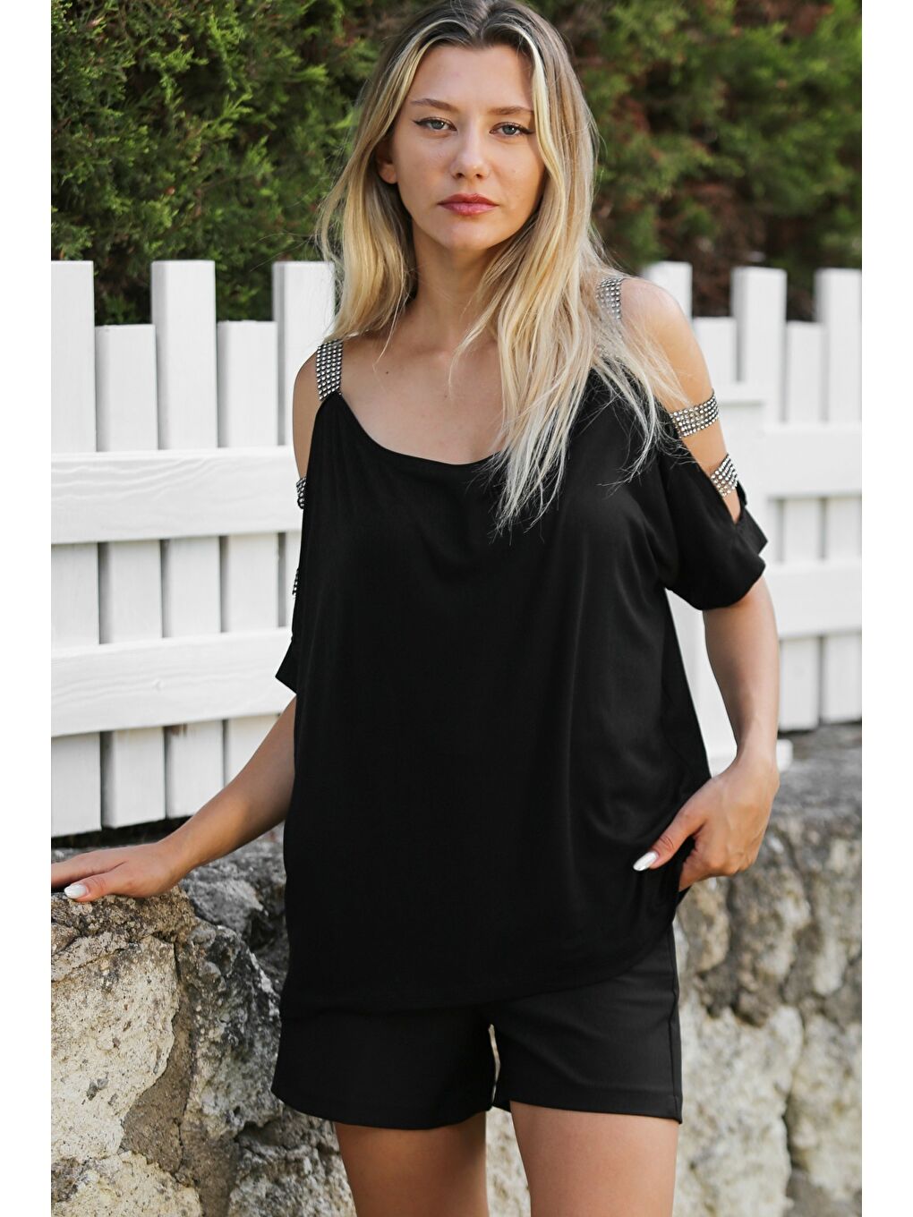 Siyah Havuz Yaka Omzu Açık Taşlı Şeritli Örme Casual Bluz-4