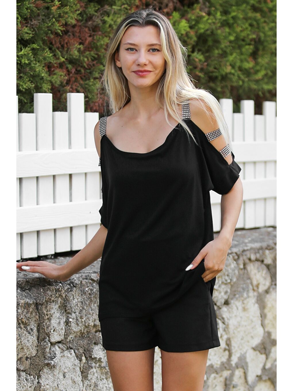 Siyah Havuz Yaka Omzu Açık Taşlı Şeritli Örme Casual Bluz-5