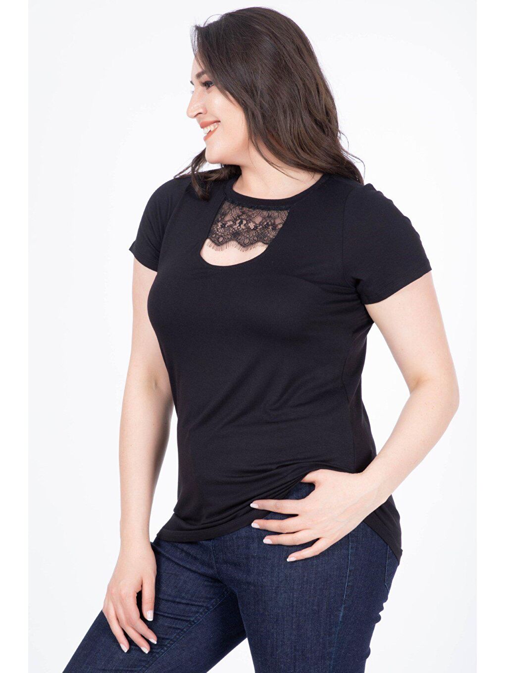 Siyah Yakası Dantel Detaylı Tişört-1
