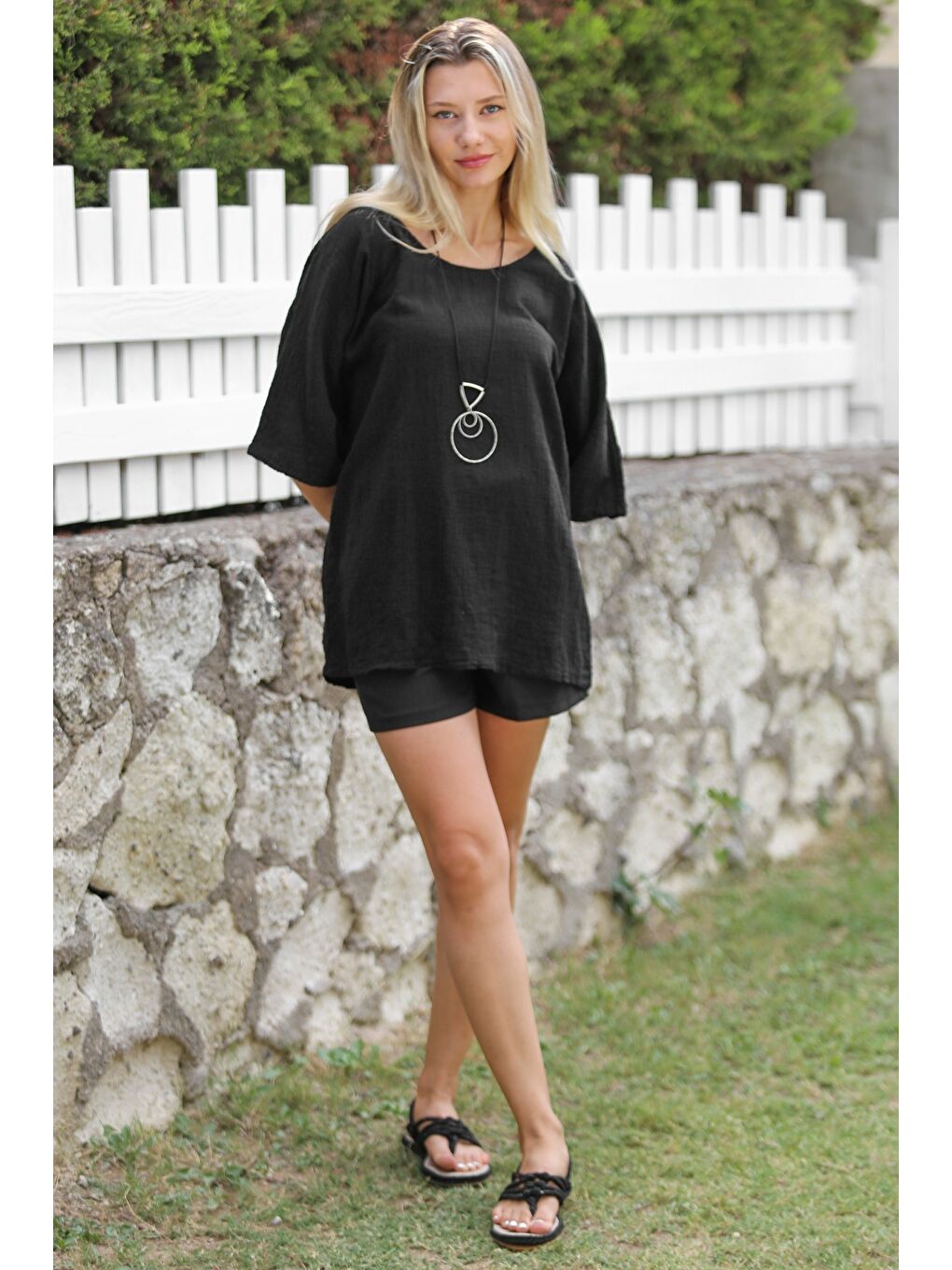 Siyah Havuz Yaka 3/4 Kol Yıkamalı Kolyeli Dokuma Casual Pamuk Bluz-5