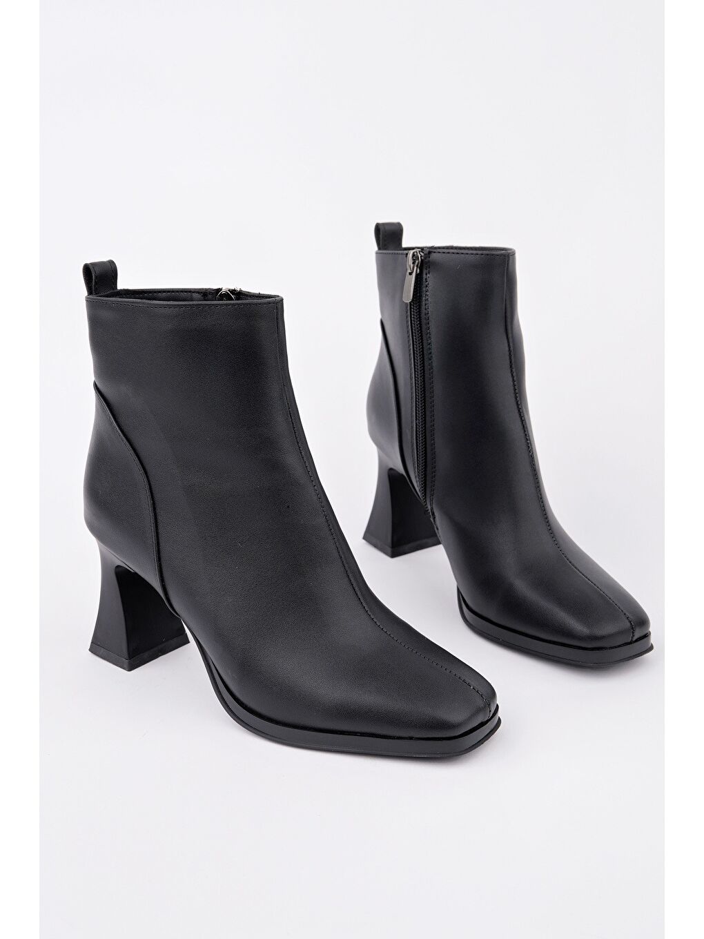 Siyah CELİNA Küt Burun Fermuarlı Topuklu Kadın Bot