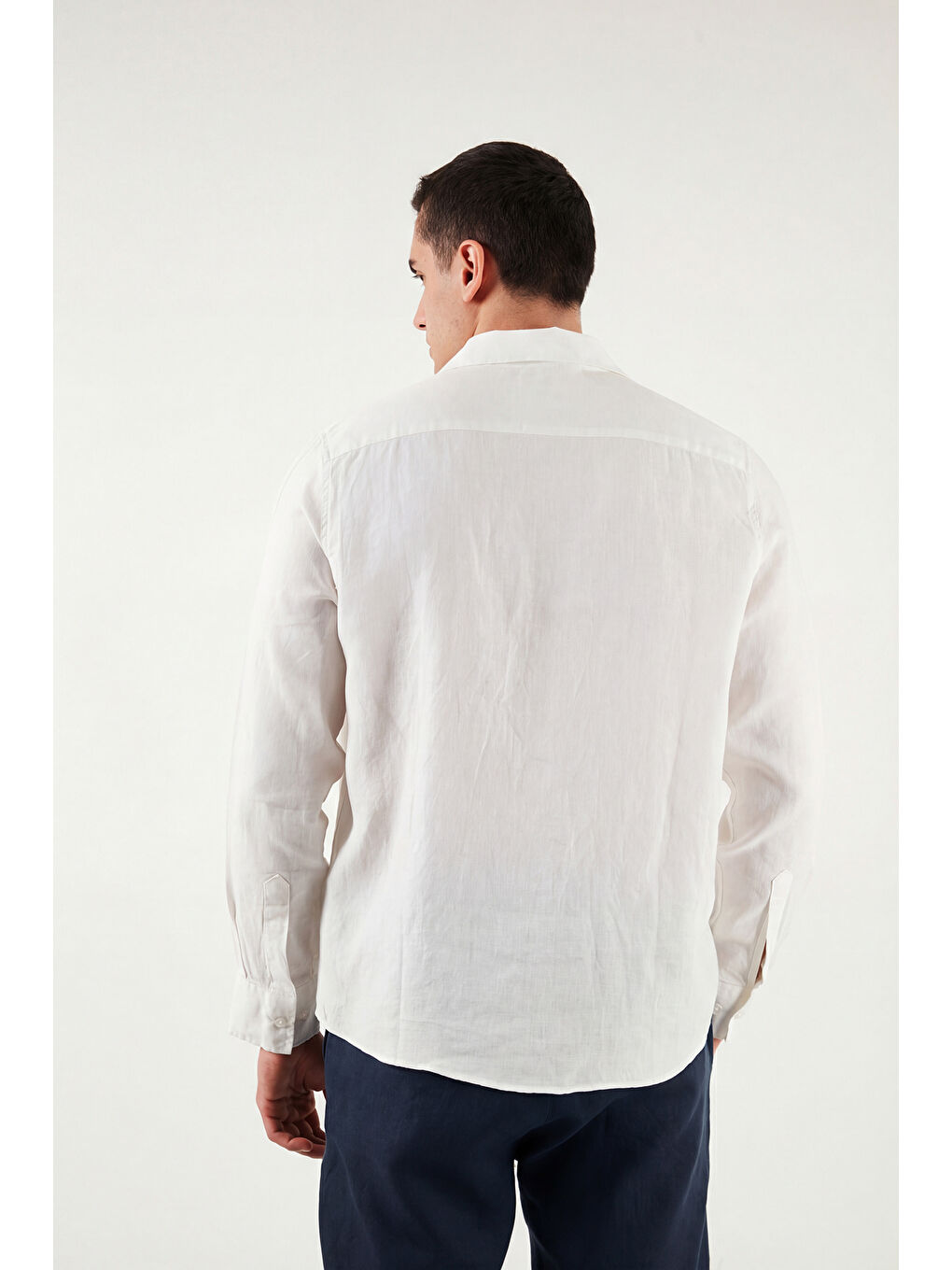 Beyaz Pamuklu Regular Fit Klasik Yaka Uzun Kollu % 100 Keten Gömlek CF26S1210000-5