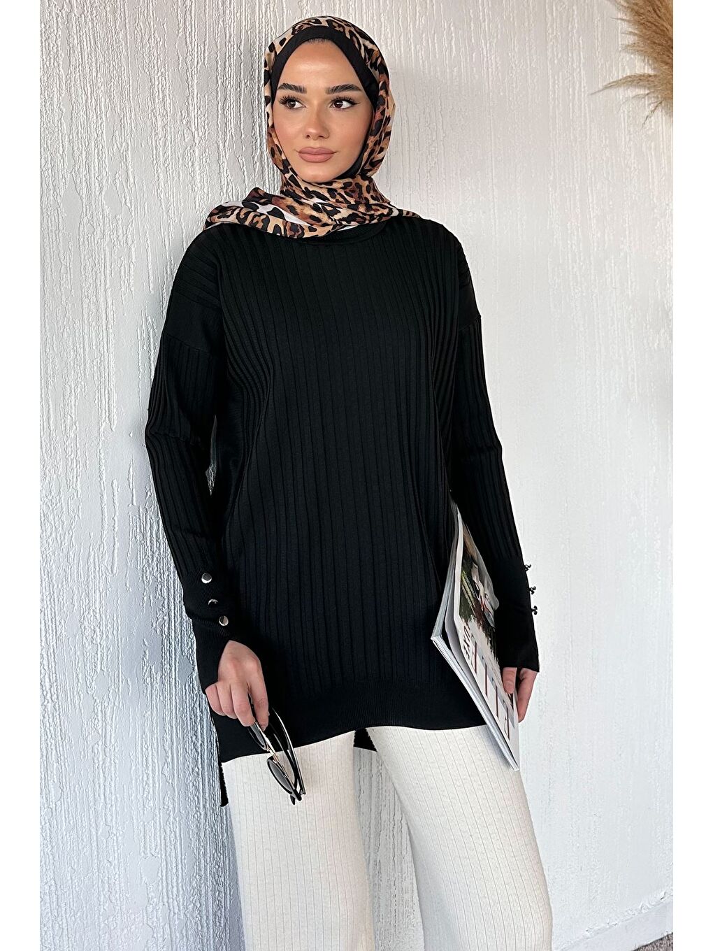 Siyah Gülseli Bisiklet Yaka Tesettür Triko Tunik-4