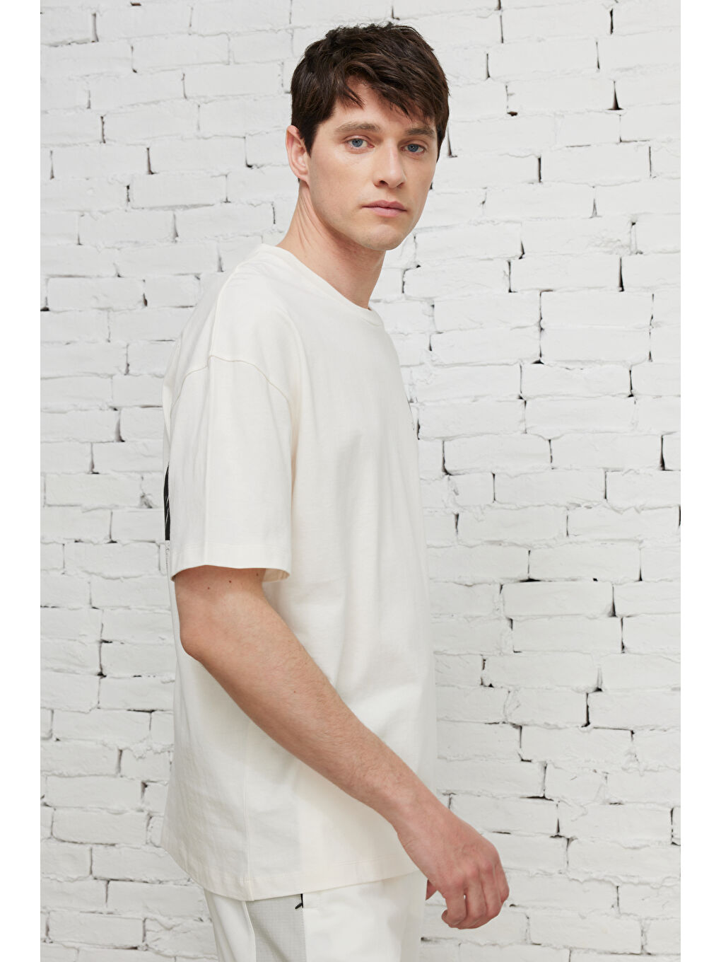 Erkek Ekru Oversize Bisiklet Yaka %100 Pamuk Baskılı Tişört-8