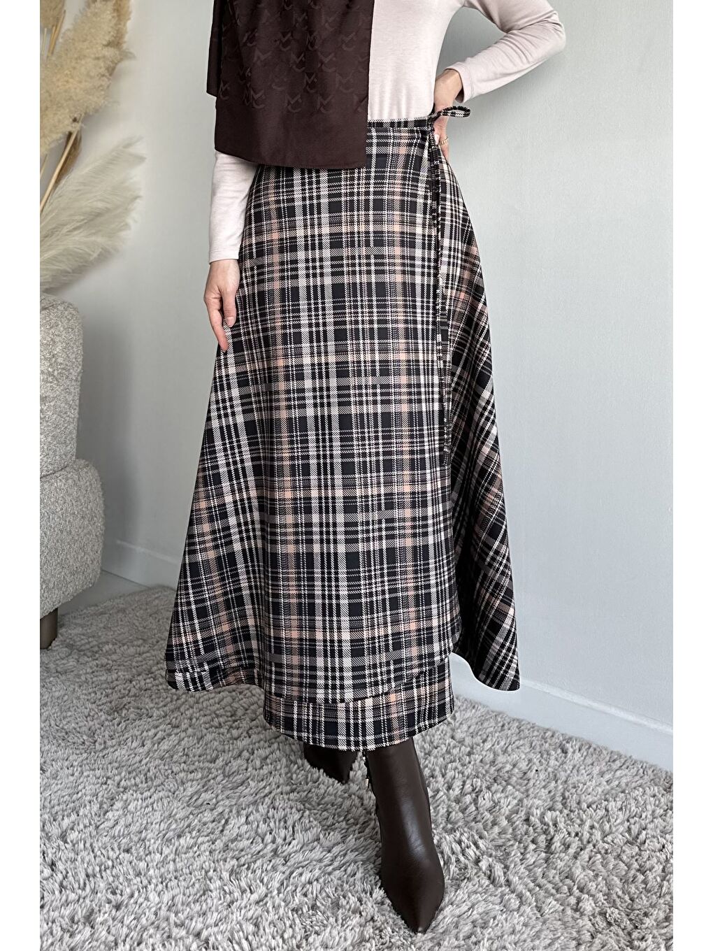 Siyah Ekose Desenli Bel Bağlamalı Kiloş Scuba Tesettür Etek-1