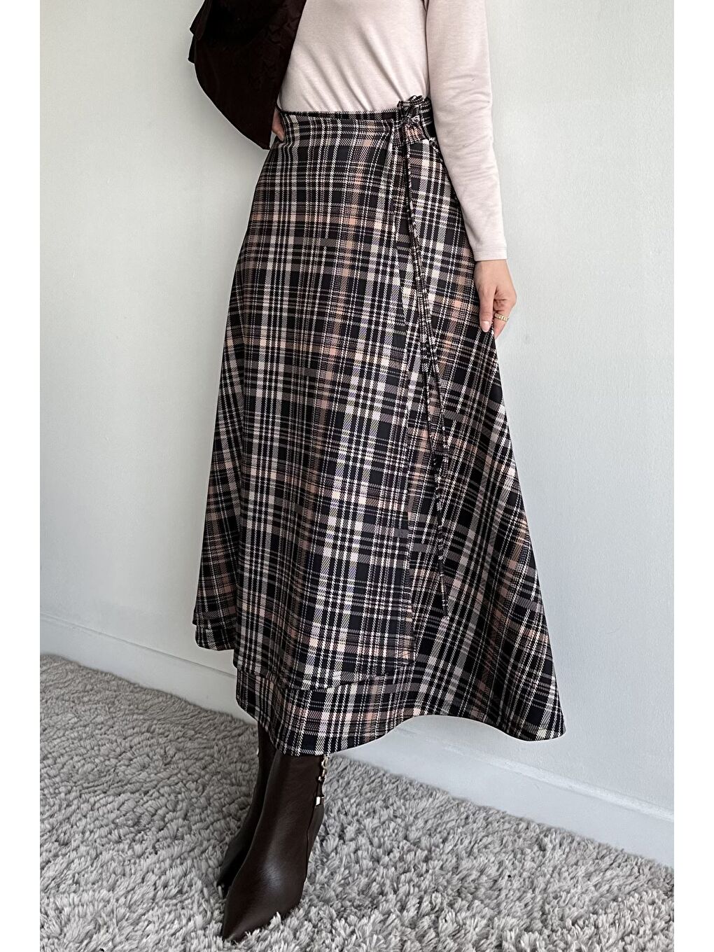 Siyah Ekose Desenli Bel Bağlamalı Kiloş Scuba Tesettür Etek-2