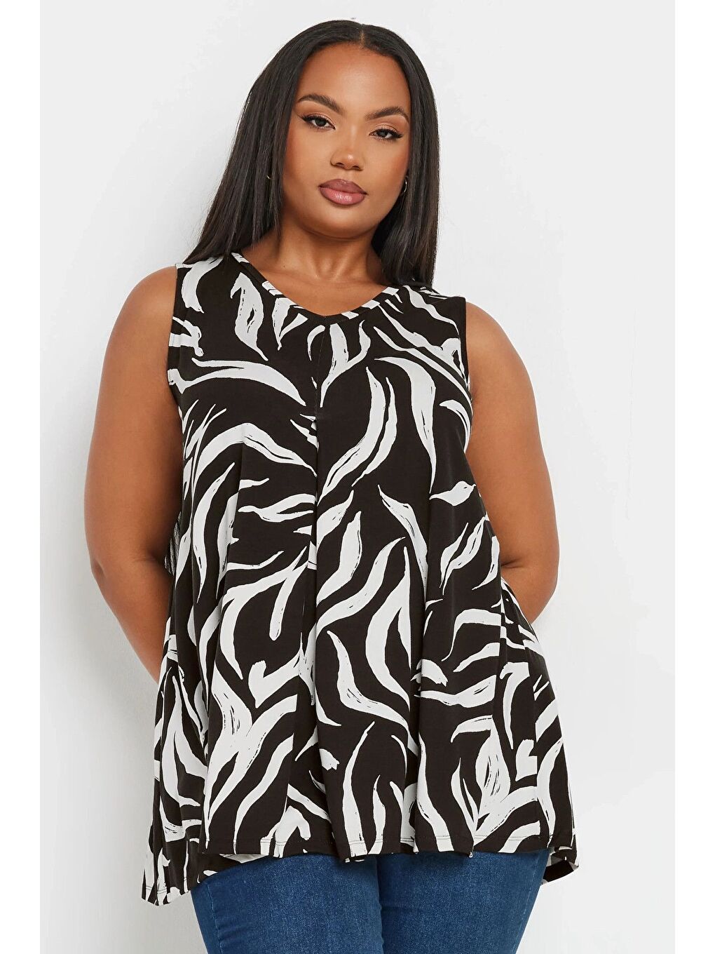 Siyah Büyük Beden V Yaka Sıfır Kol Pileli Desenli Elastanlı Bluz 303417