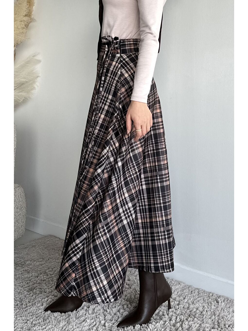 Siyah Ekose Desenli Bel Bağlamalı Kiloş Scuba Tesettür Etek-5