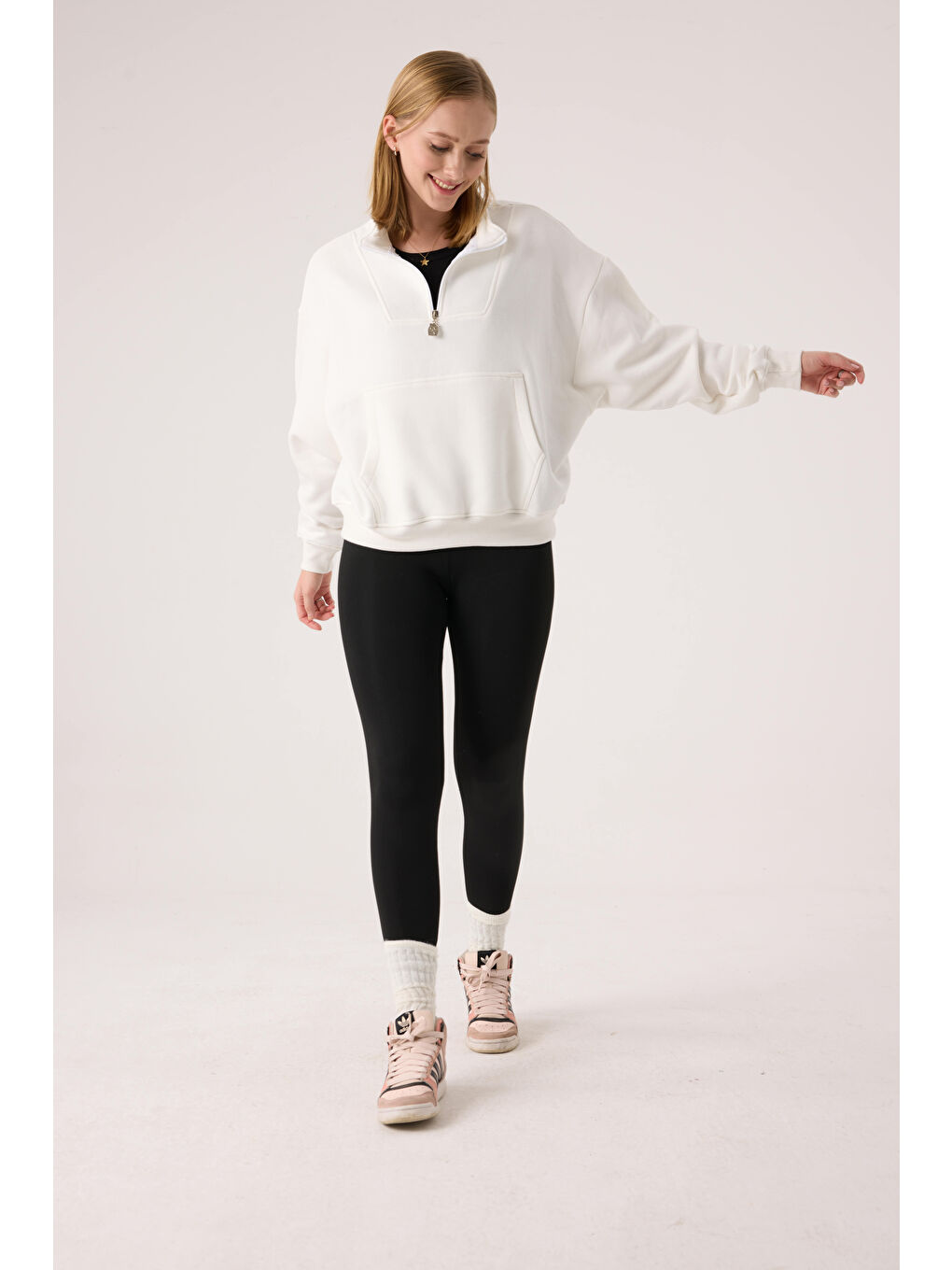 Kadın Beyaz Fermuarlı Oversize Sweatshirt-3