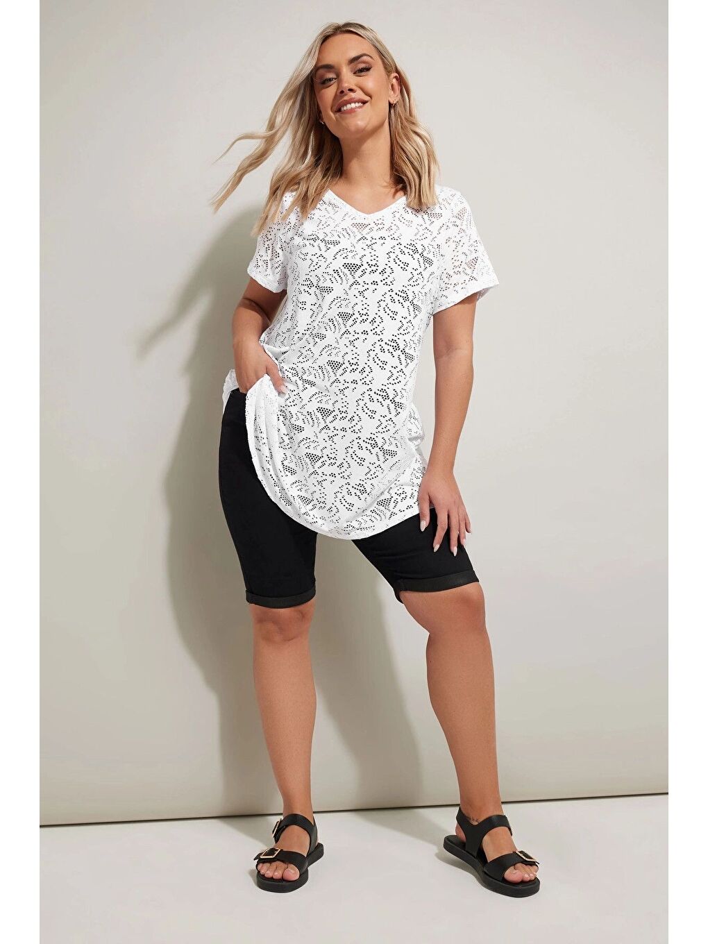 Beyaz Büyük Beden V Yaka Kolsuz Astarsız Dantel T-shirt 304092-1