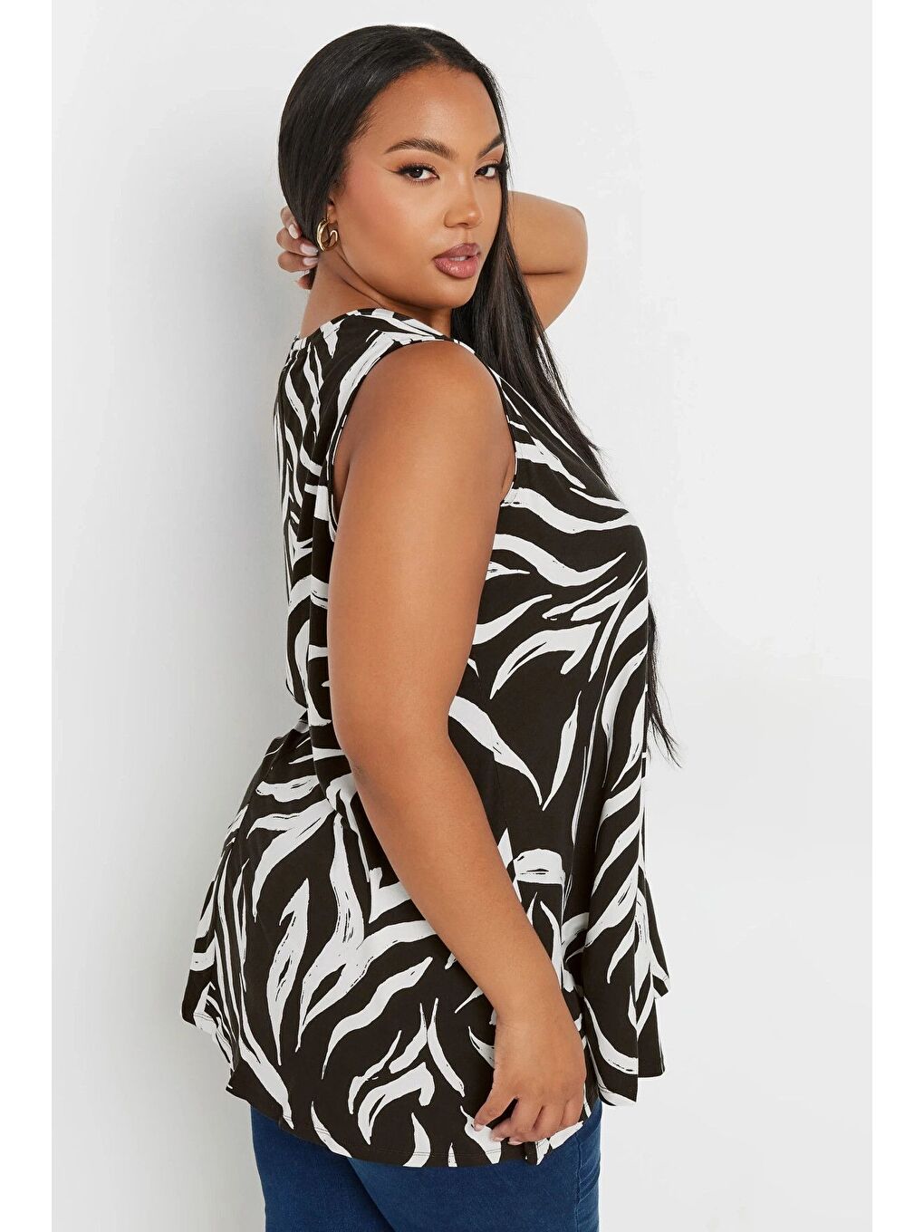 Siyah Büyük Beden V Yaka Sıfır Kol Pileli Desenli Elastanlı Bluz 303417-4