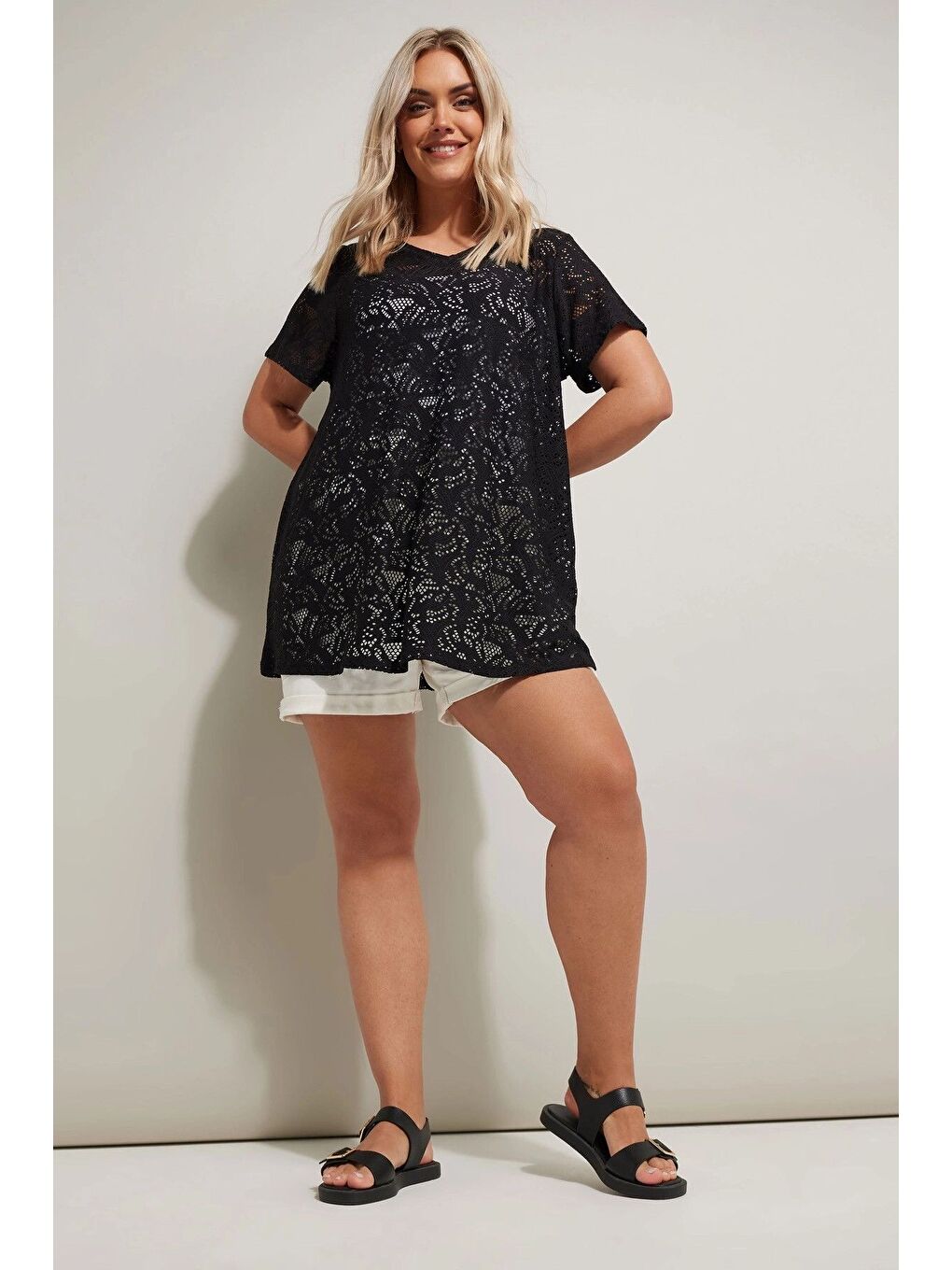 Siyah Büyük Beden V Yaka Sıfır Kol Astarsız Dantel T-shirt 304094-1