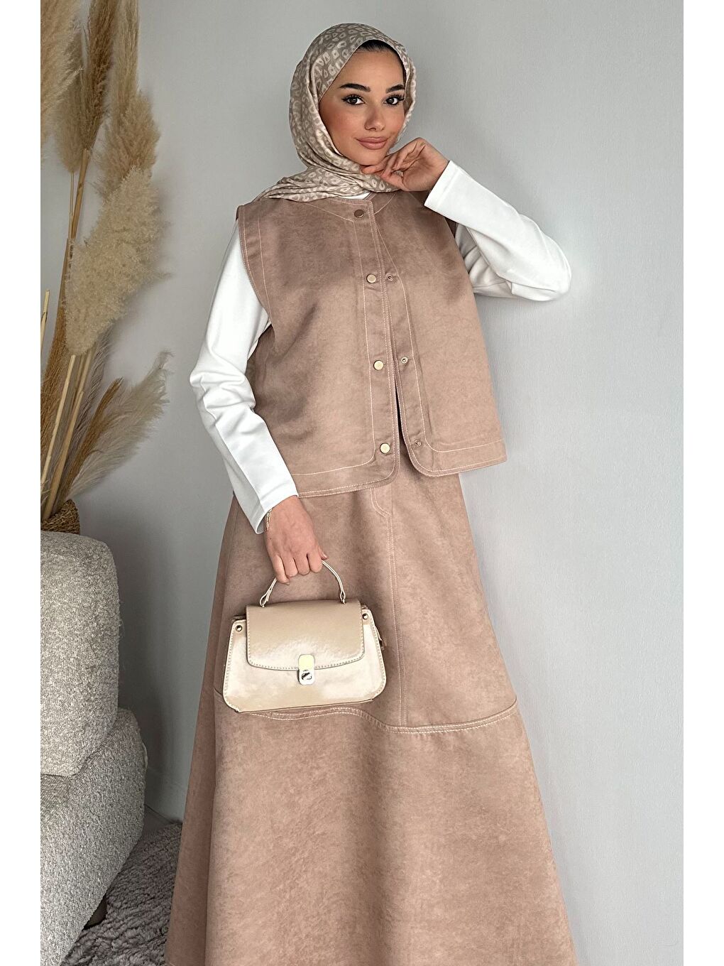 Bej Bisiklet Yaka Body Süet Yelek Etek Tesettür Üçlü Takım-3