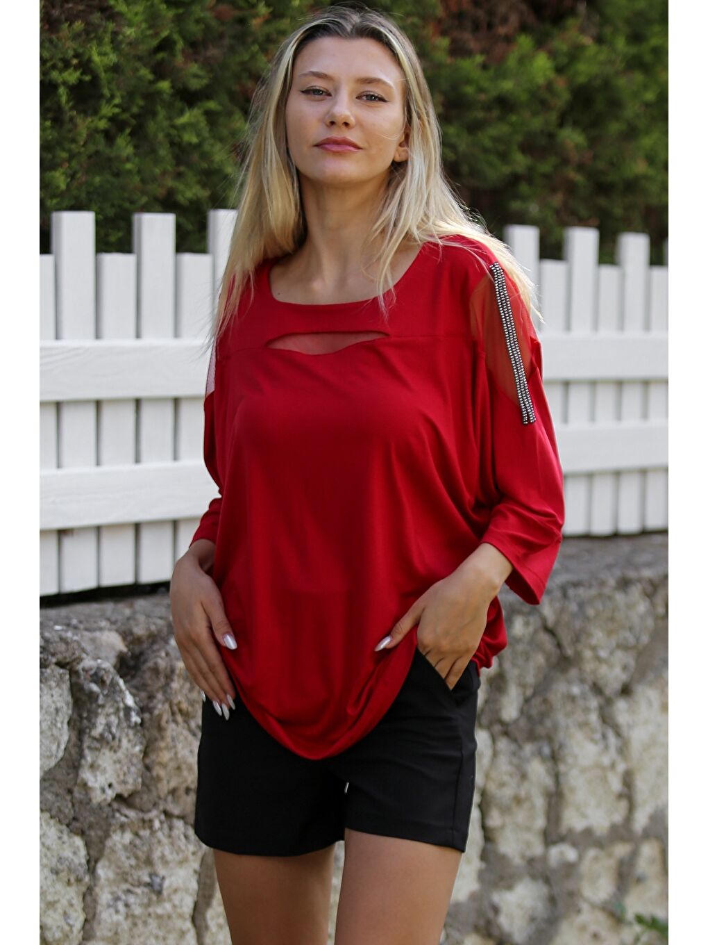 Kırmızı Havuz Yaka Yarasa Kol Tüllü Taşlı Şeritli Örme Casual Bluz-2