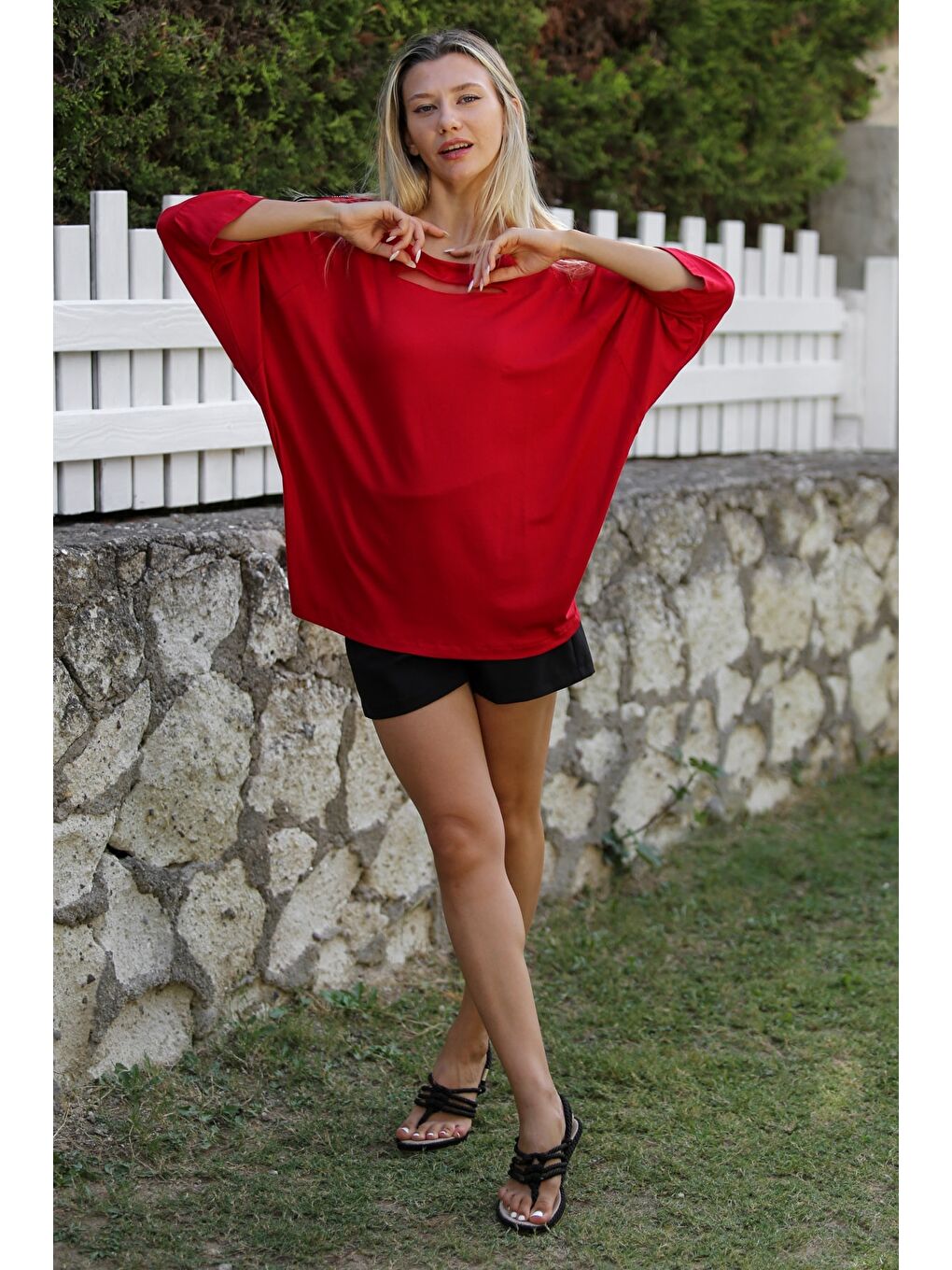 Kırmızı Havuz Yaka Yarasa Kol Tüllü Taşlı Şeritli Örme Casual Bluz-3