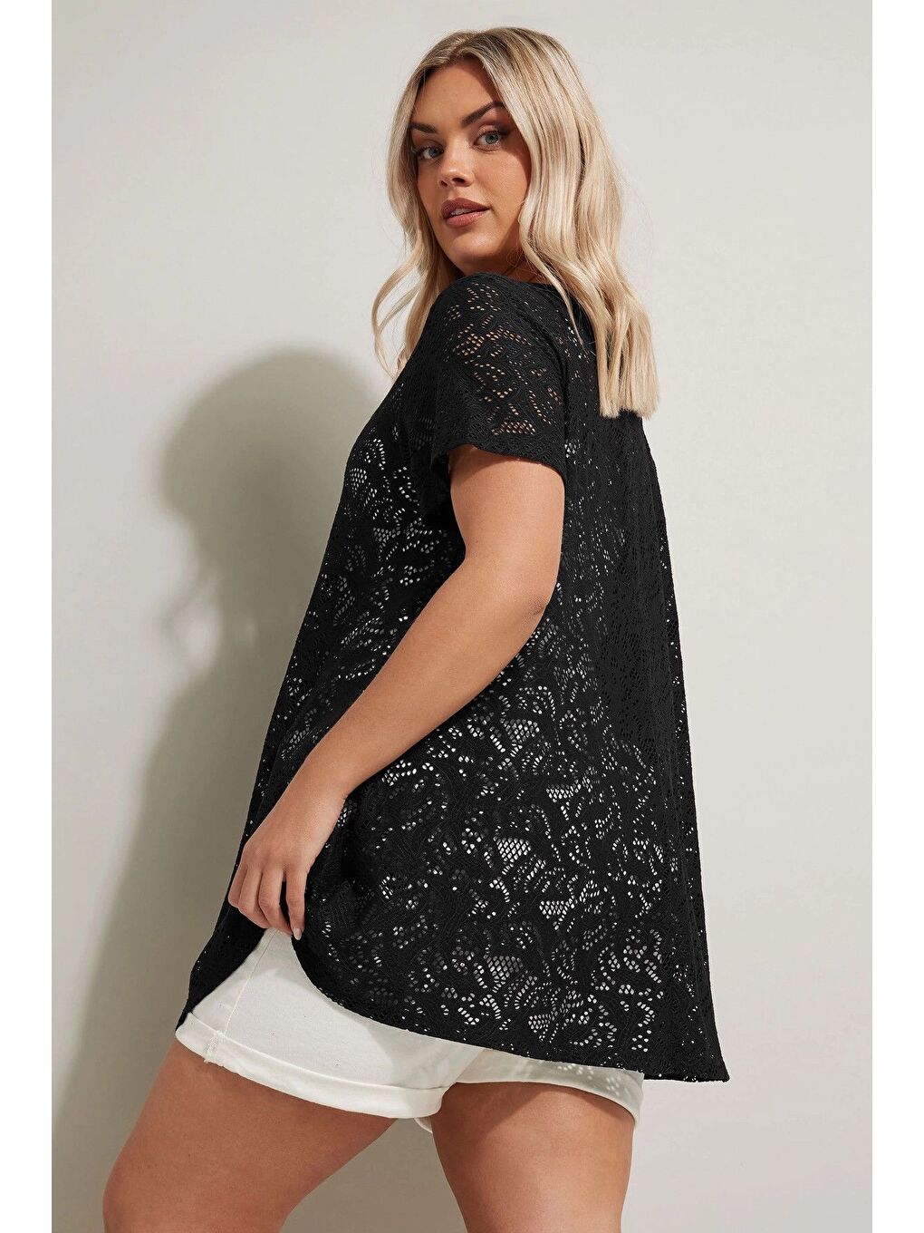 Siyah Büyük Beden V Yaka Sıfır Kol Astarsız Dantel T-shirt 304094-4