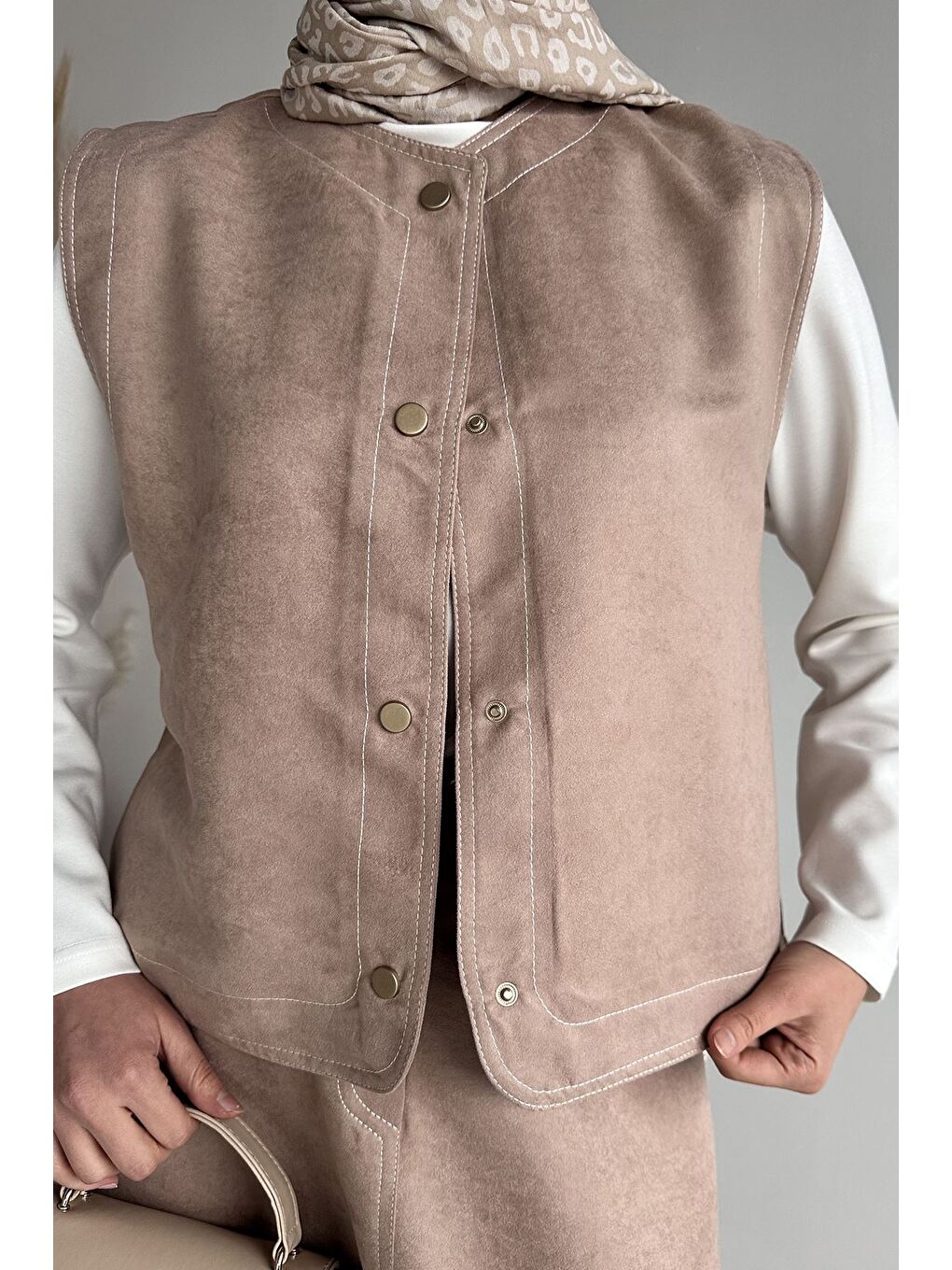 Bej Bisiklet Yaka Body Süet Yelek Etek Tesettür Üçlü Takım-10