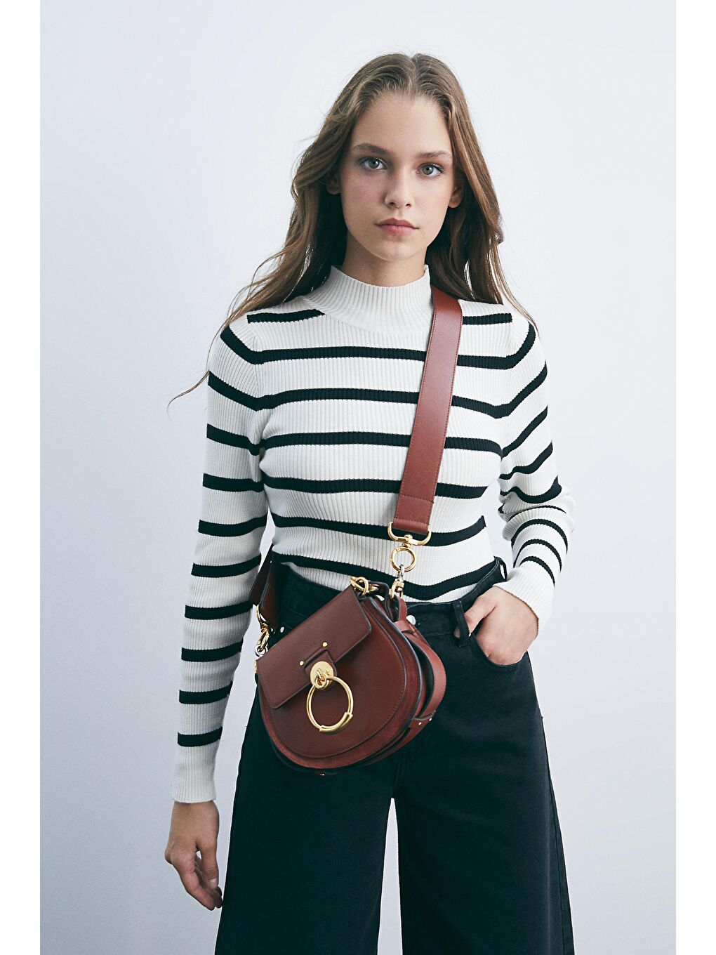 Ekru Ecru-siyah Çizgili Dik Yakalı Kazak