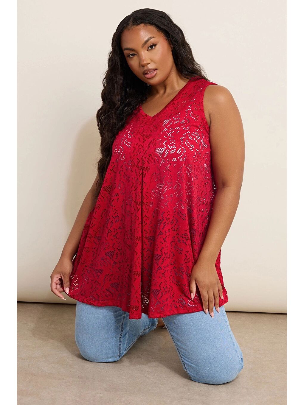 Kırmızı Büyük Beden V Yaka Sıfır Kol Astarsız Dantel T-shirt 304104