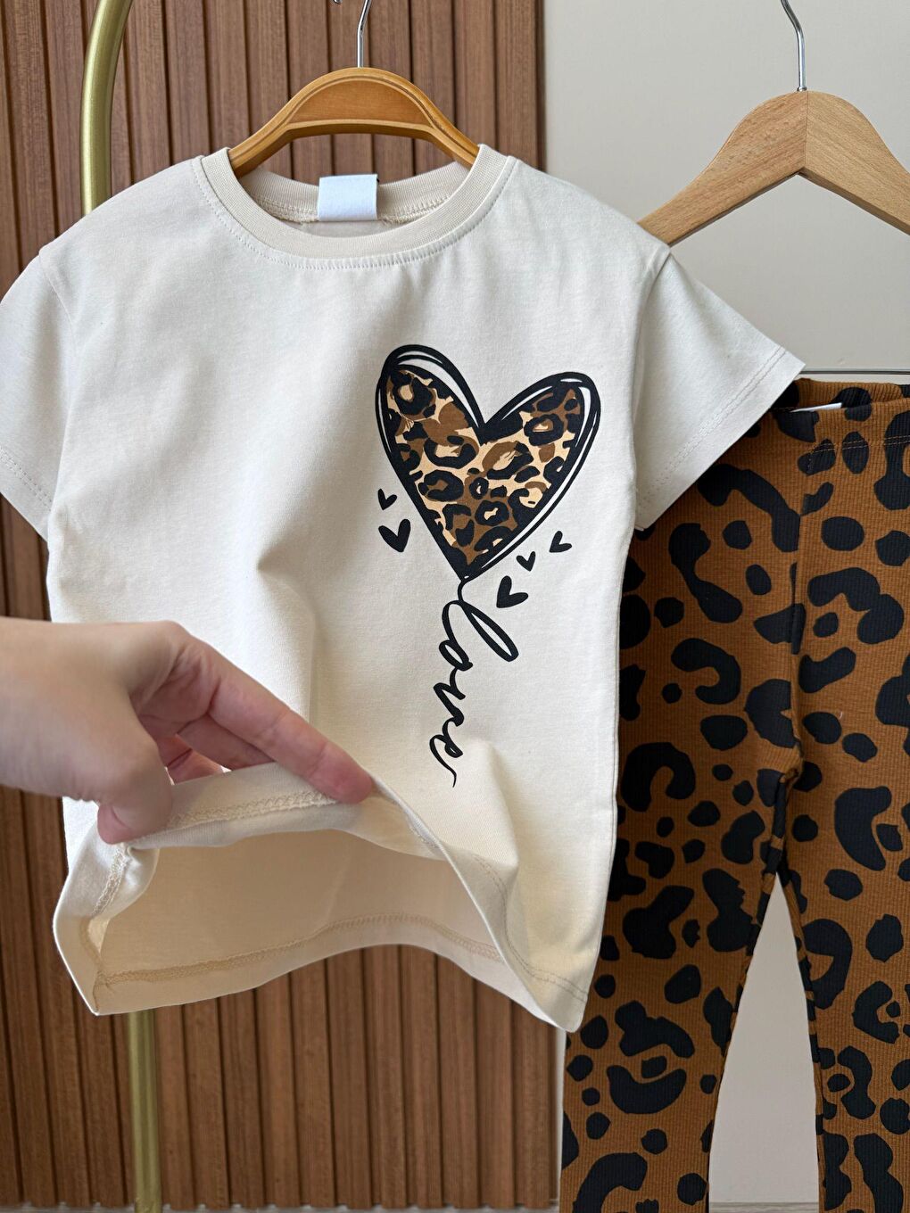 Karışık Kız Çocuk Pamuklu Ekru Leopar Desenli Tişört Ve Tayt Takımı-1