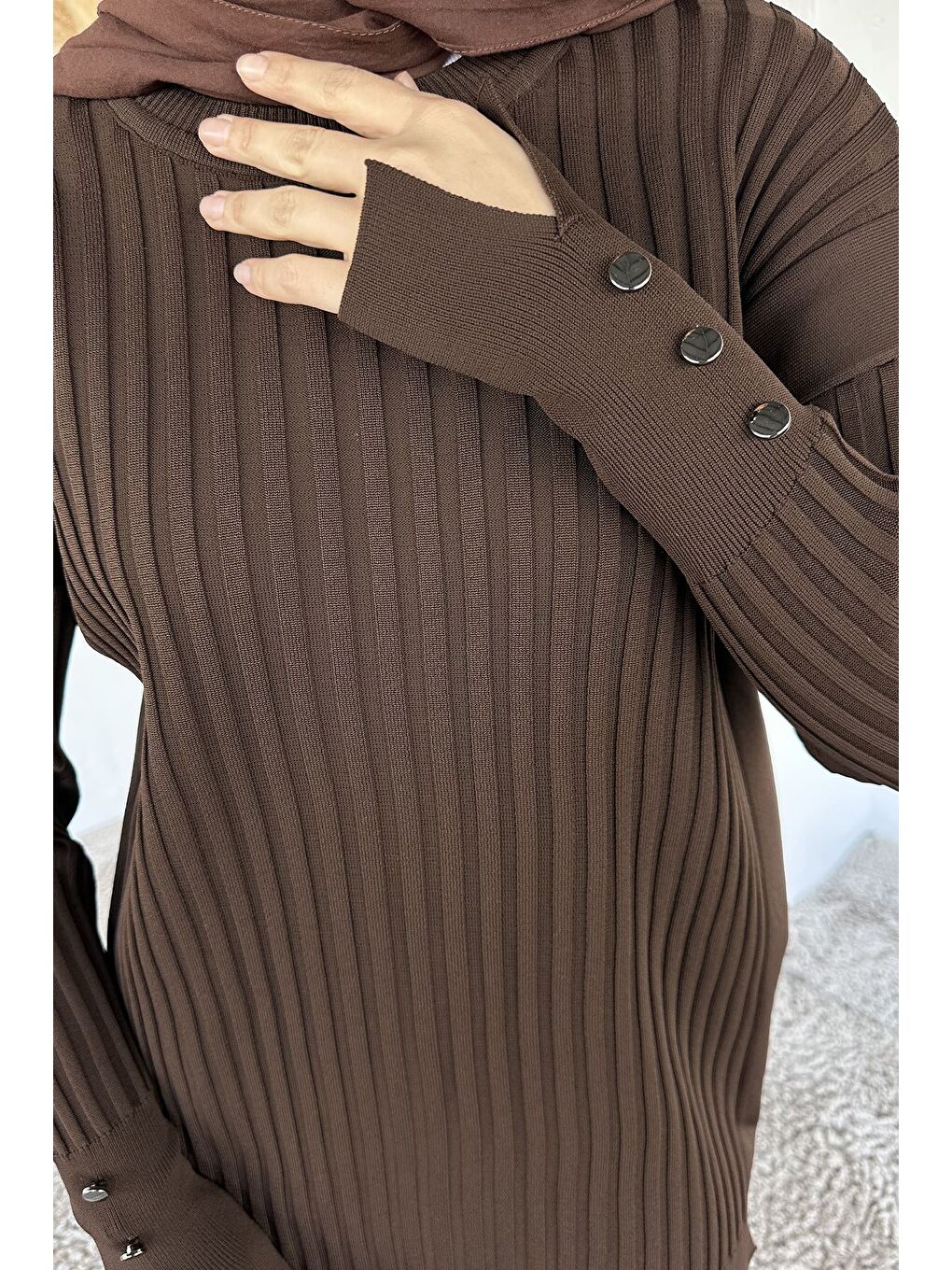 Kahverengi Gülseli Bisiklet Yaka Tesettür Triko Tunik-8