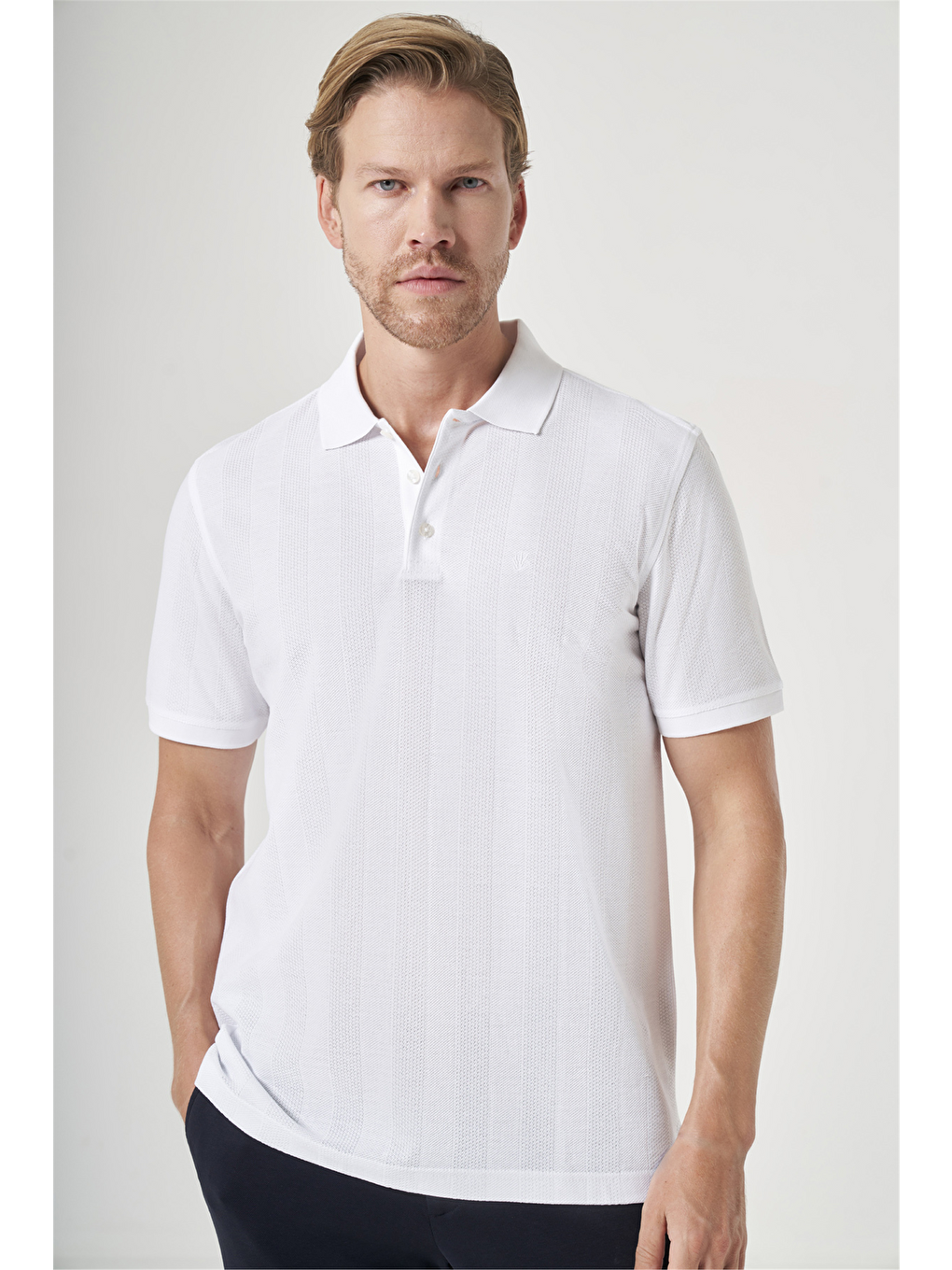 Beyaz Polo Yaka Kısa Kol Cepsiz Comfort Fit %100 Pamuk Tişört 1011260162