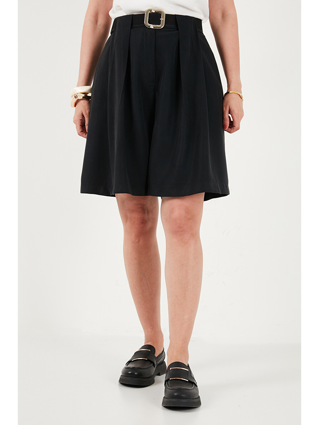 Siyah Kemerli Yüksek Bel Relaxed Fit Bermuda Short 145m39764-1