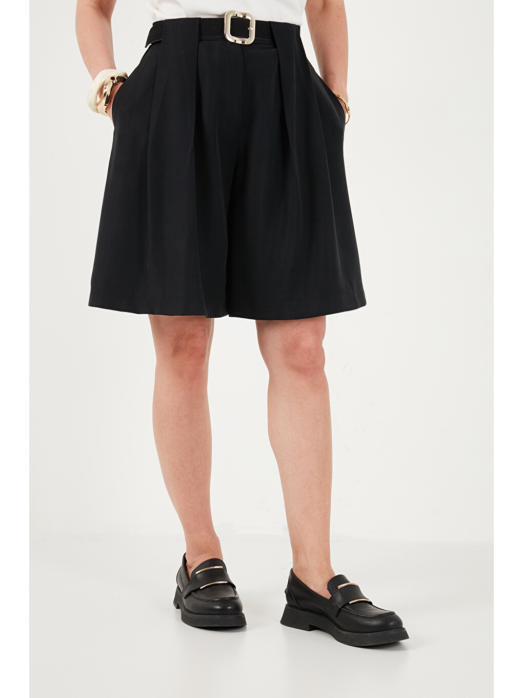 Siyah Kemerli Yüksek Bel Relaxed Fit Bermuda Short 145m39764-3