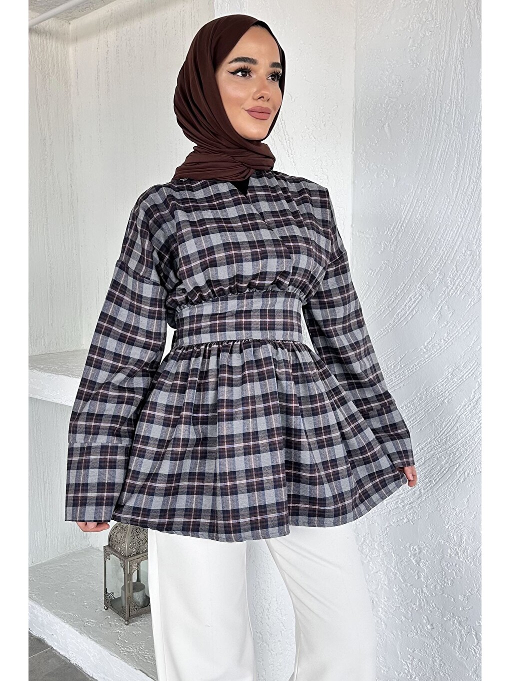 Gri Gülseli Kadın Kruvaze Yaka Ekose Desenli Tesettür Tunik