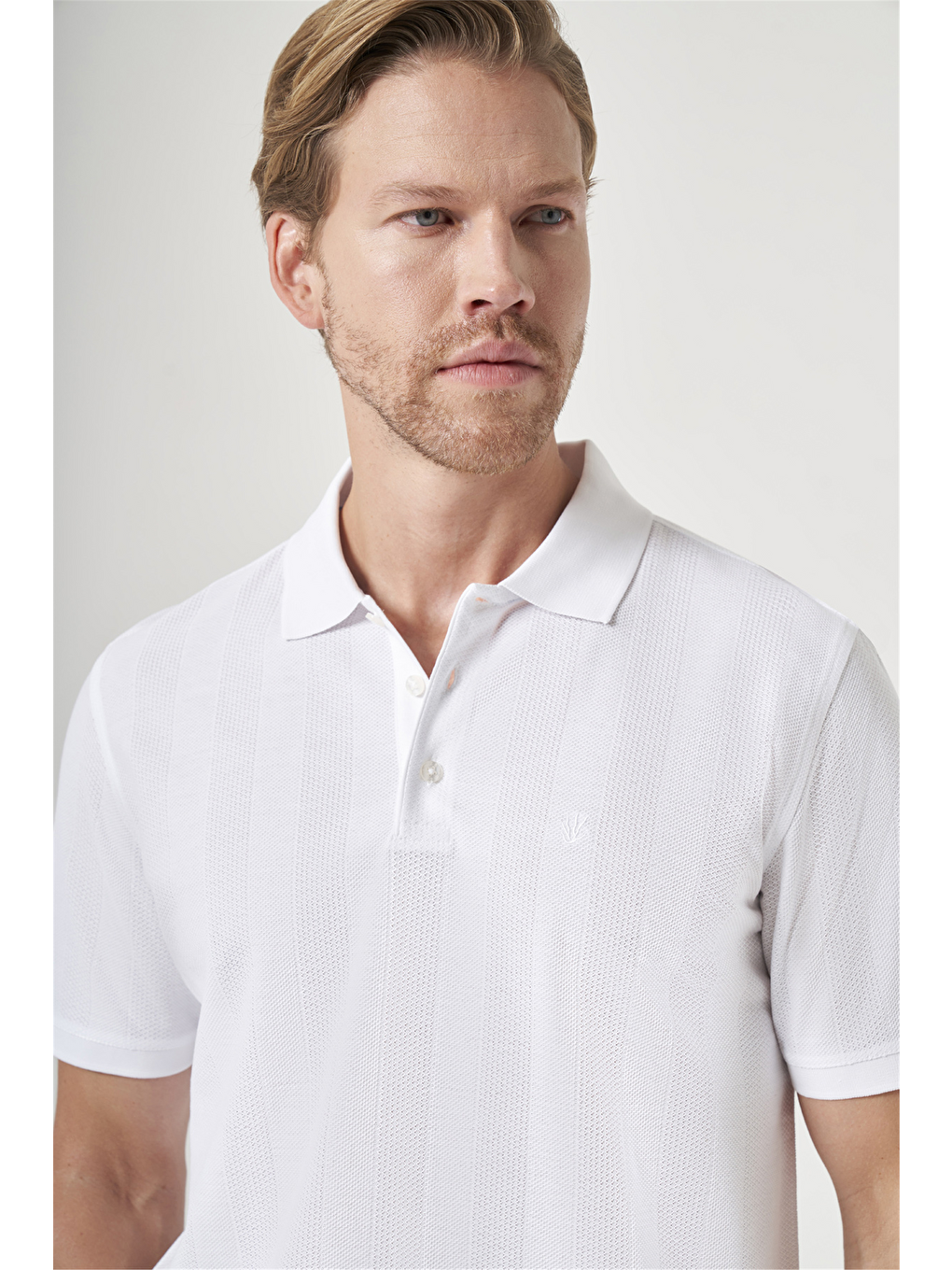Beyaz Polo Yaka Kısa Kol Cepsiz Comfort Fit %100 Pamuk Tişört 1011260162-3