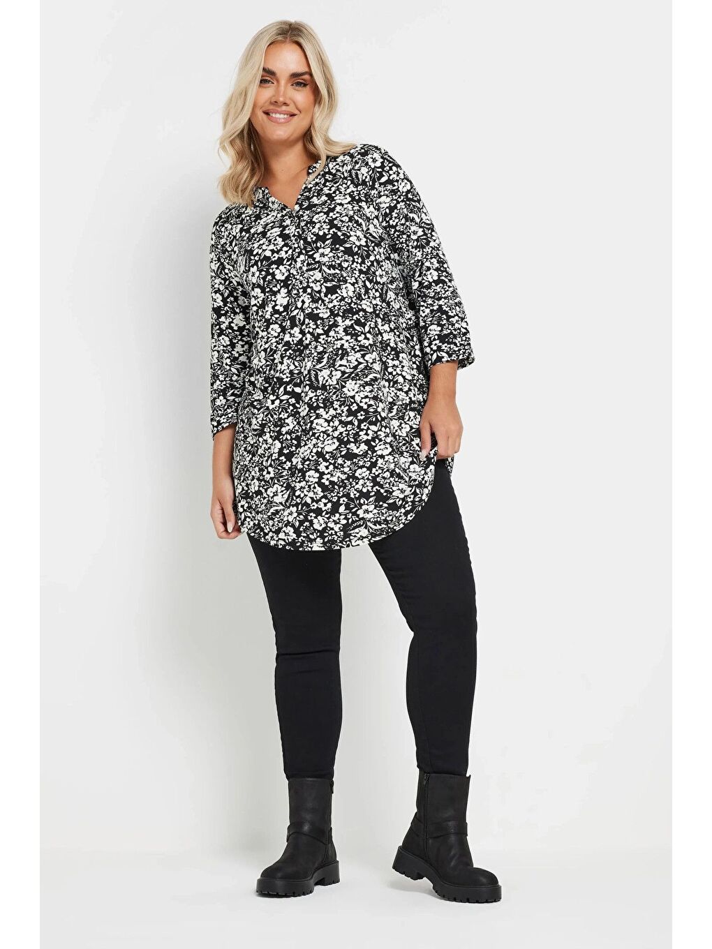 Siyah Büyük Beden Yarım Kollu Önü Düğmeli Çiçek Desenli Gömlek 322267-3