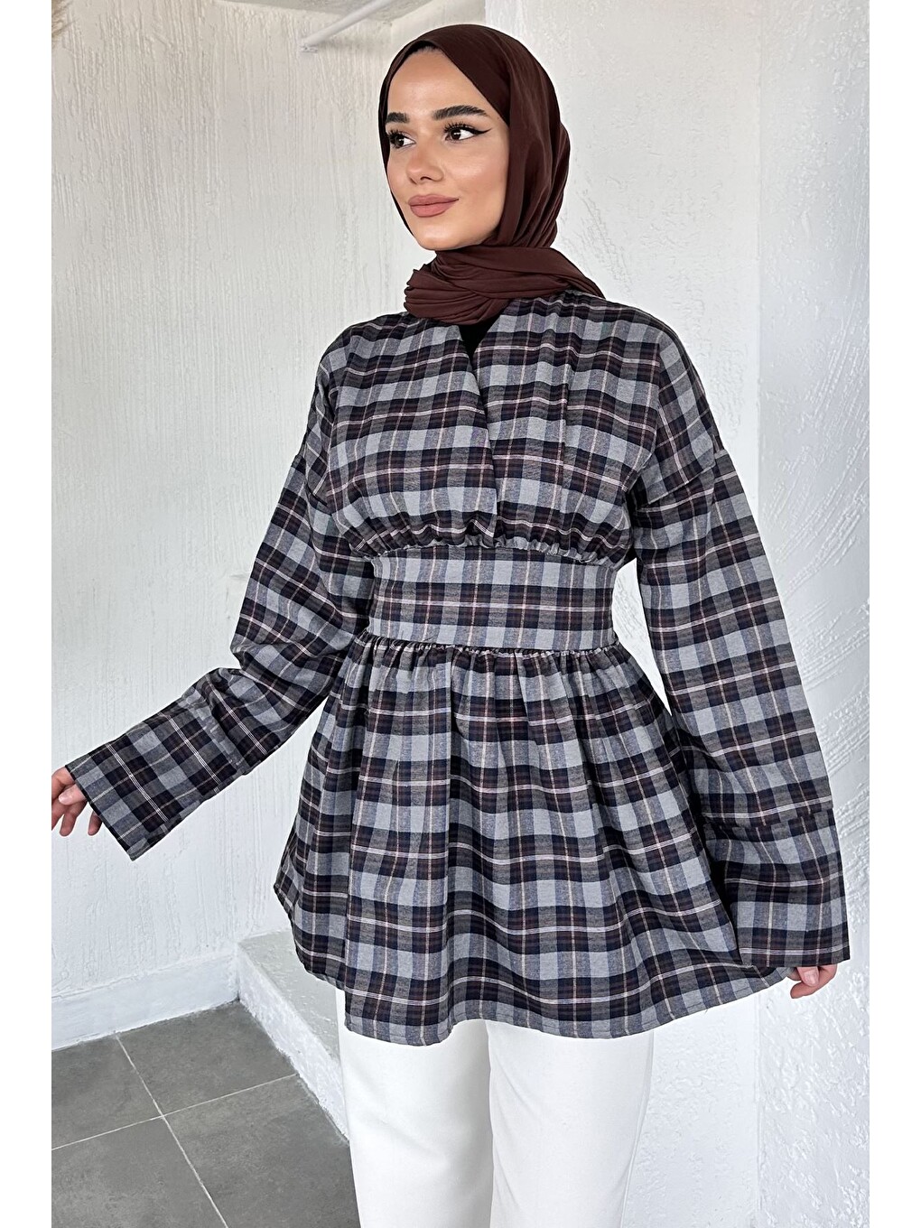 Gri Gülseli Kadın Kruvaze Yaka Ekose Desenli Tesettür Tunik-3