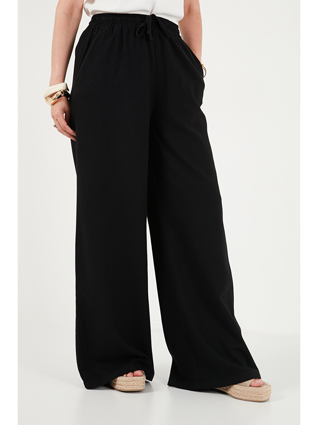 Siyah Pamuklu Relaxed Fit Yüksek Bel Geniş Paça Pantolon 668yp5559-3