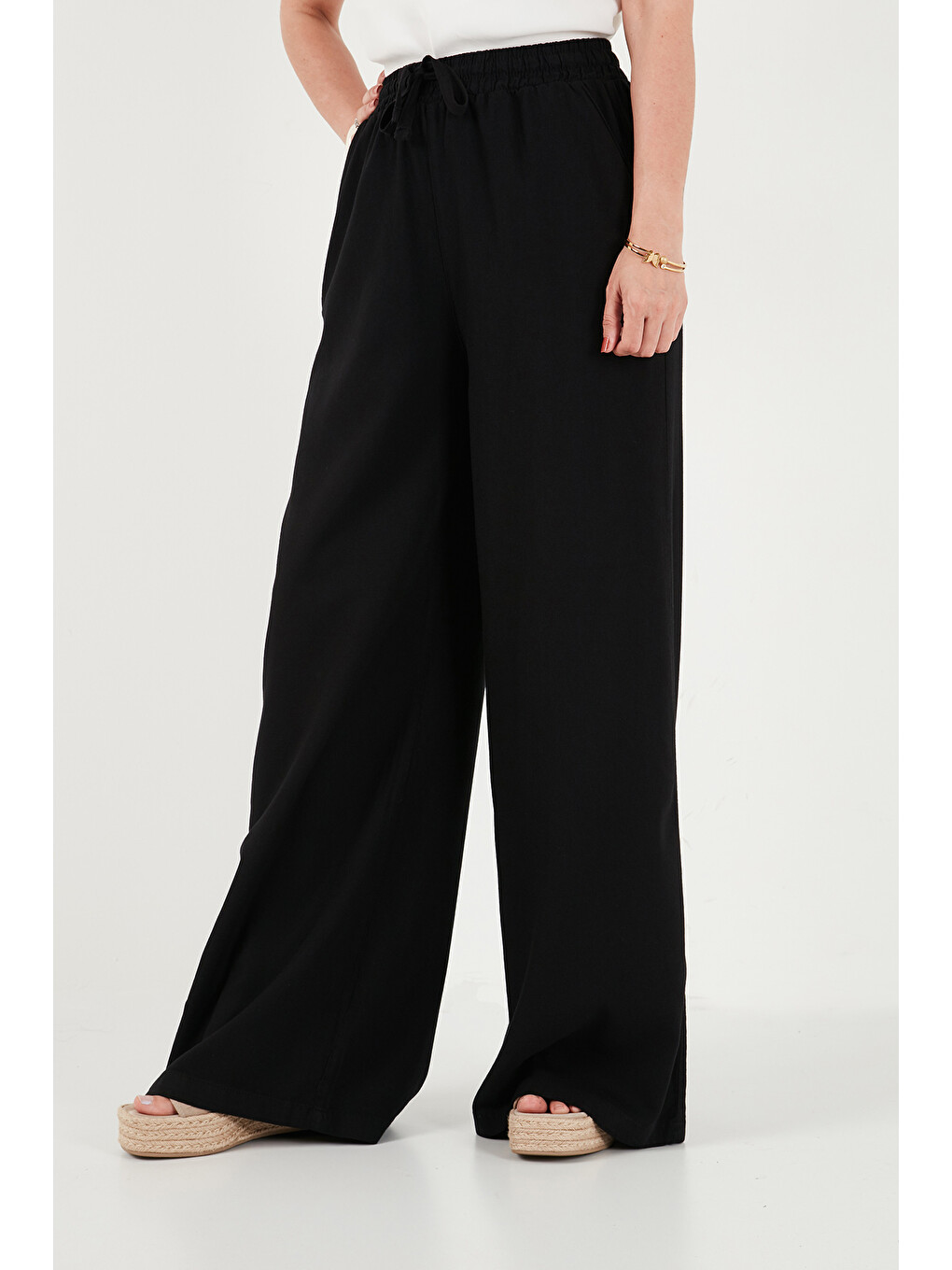 Siyah Pamuklu Relaxed Fit Yüksek Bel Geniş Paça Pantolon 668yp5559-4
