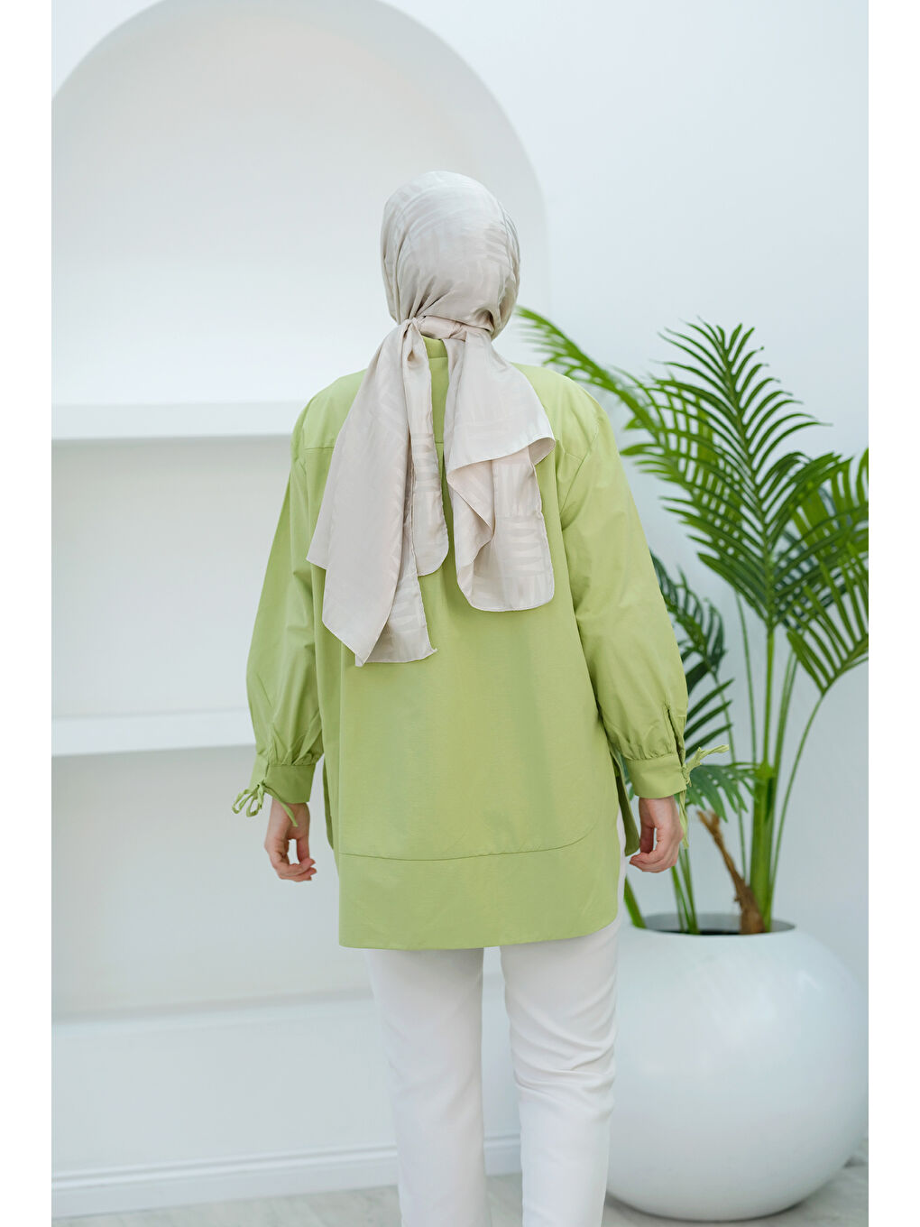 Ön Kurdele Detay Oval Kesim Gömlek  Fıstık Yeşil-1