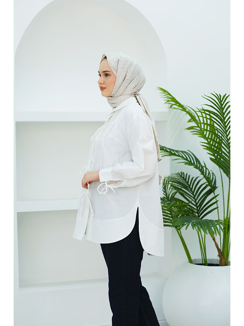 Ön Kurdele Detay Oval Kesim Gömlek Beyaz-1