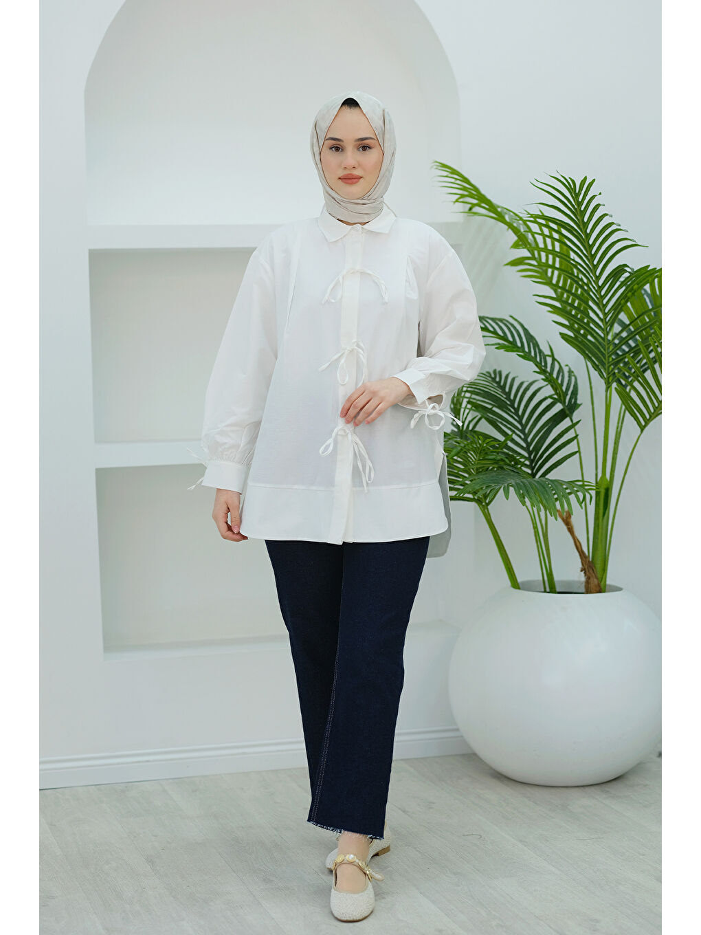 Ön Kurdele Detay Oval Kesim Gömlek Beyaz-2