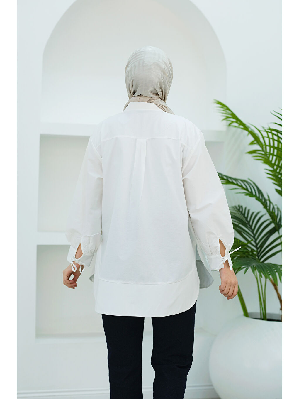 Ön Kurdele Detay Oval Kesim Gömlek Beyaz-3