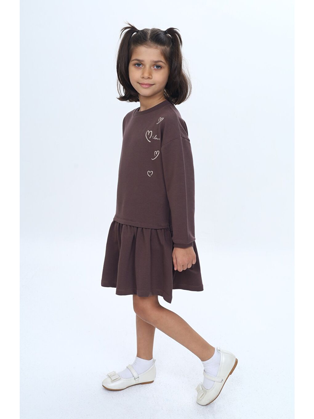 Kahverengi Kız Çocuk Şeritli Kalp Nakışlı Elbise-1