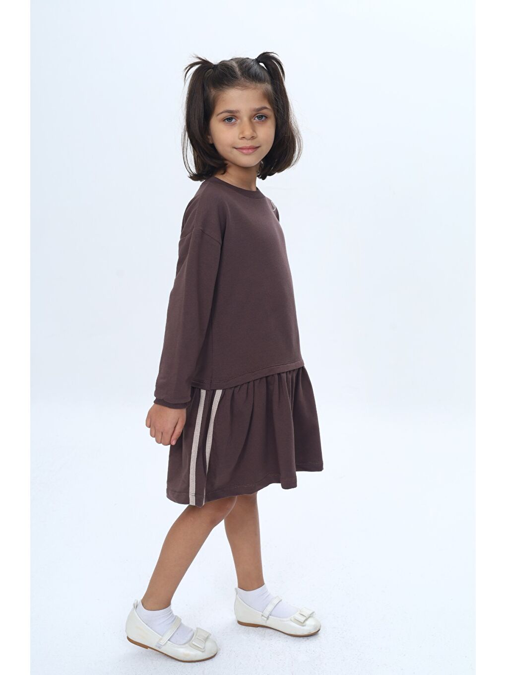 Kahverengi Kız Çocuk Şeritli Kalp Nakışlı Elbise-2