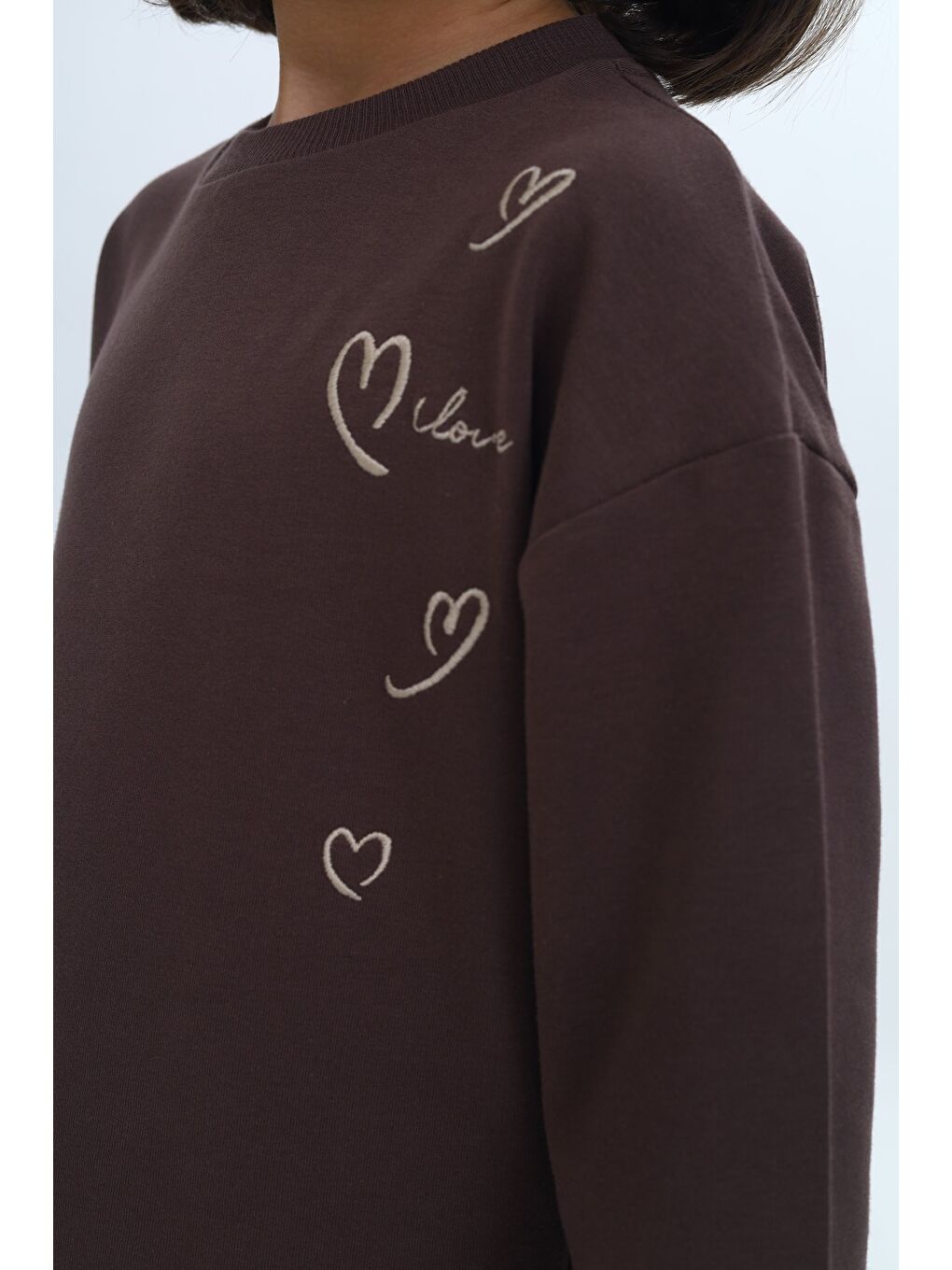 Kahverengi Kız Çocuk Şeritli Kalp Nakışlı Elbise-3