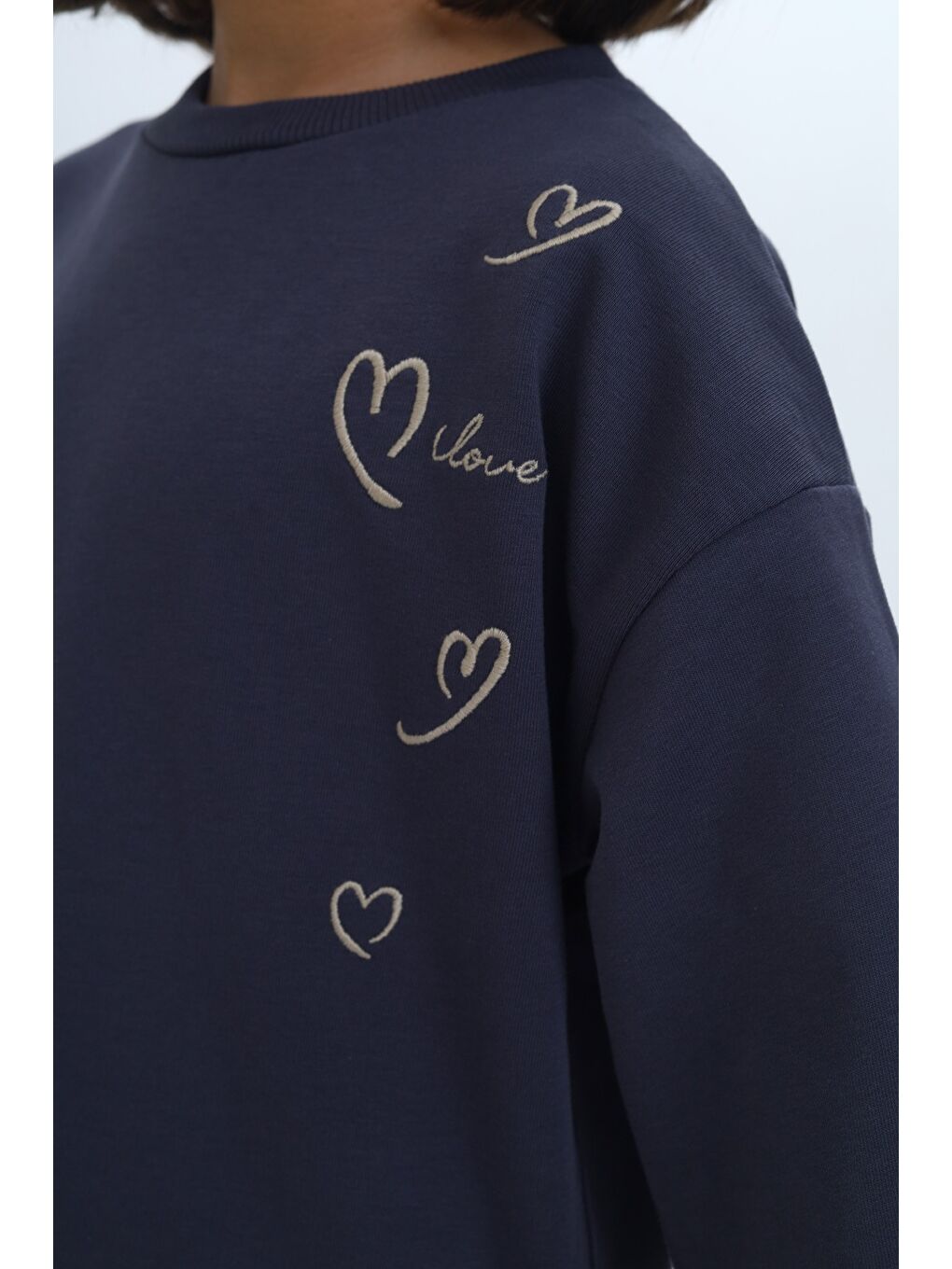 Antrasit Kız Çocuk Şeritli Kalp Nakışlı Elbise-3